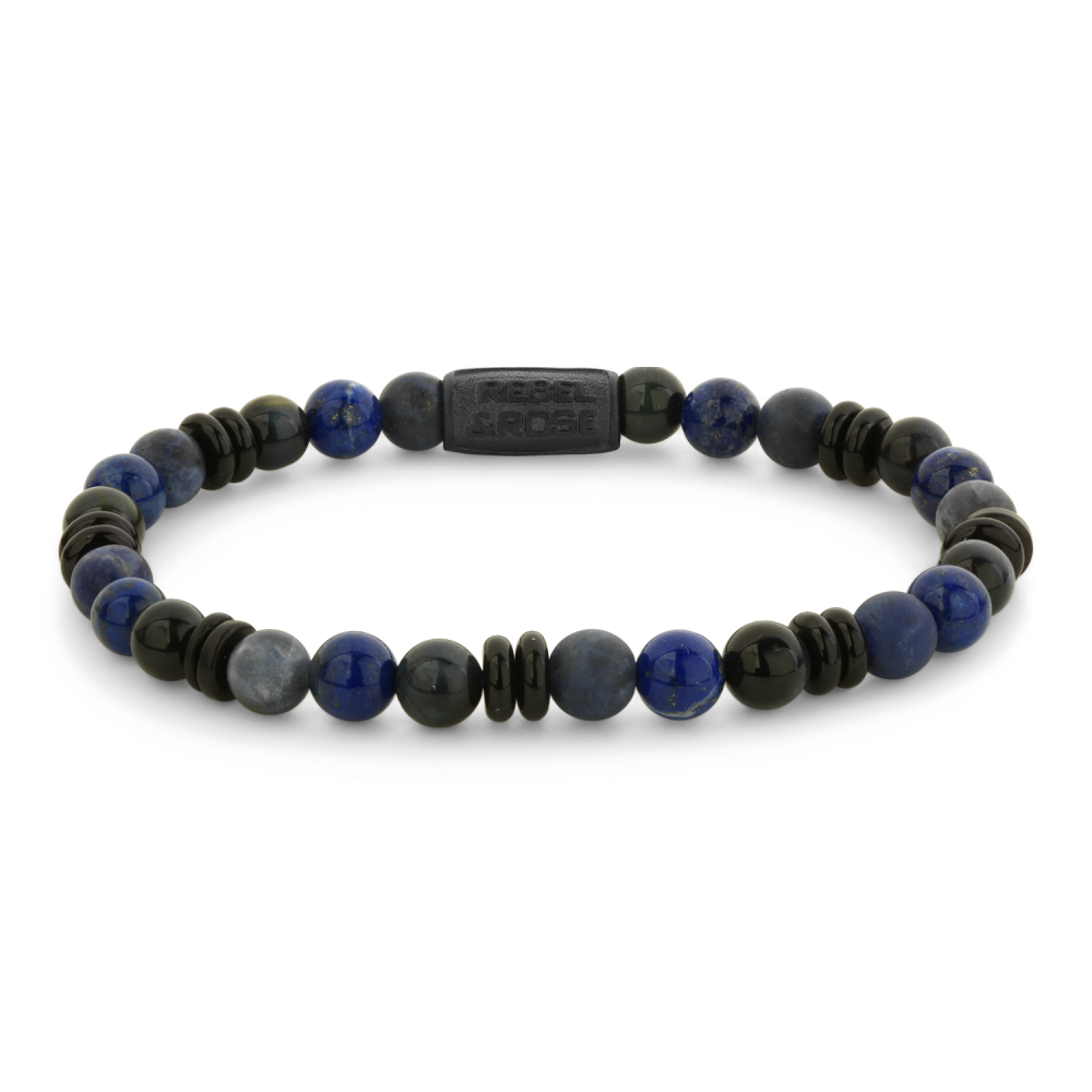 Bead armband, handgemaakt van 6 mm kralen (Agaat, Tijgeroog, Lapis Lazuli, Sodaliet) met een roestvrijstalen zwarte sluiting. De sieraden van Rebel & Rose zijn gemakkelijk te combineren met andere zilveren, leren of kralenarmbanden.