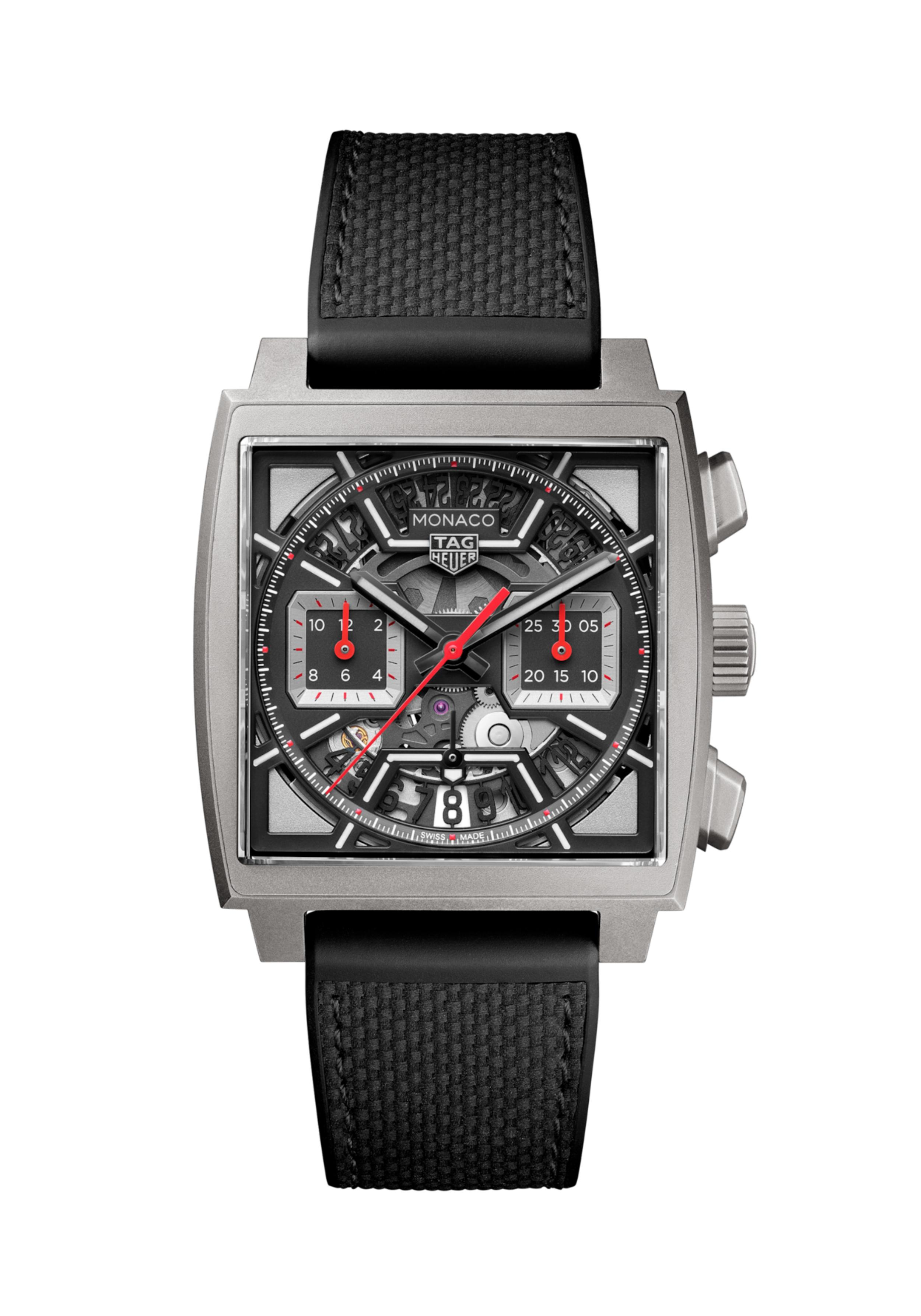 Dit Tag Heuer horloge behoort tot de Monaco collectie. Dit horloge is verkrijgbaar in beperkte oplage. Referentienummer: CBL2183.FT6236.

Deze TAG Heuer Monaco is direct herkenbaar door zijn iconische vierkante ontwerp en is een krachtig eerbetoon aan zijn race-DNA. De geskeletteerde wijzerplaat, voor het eerst gecombineerd met het interne Heuer 02-uurwerk, destilleert trots zijn karaktersterkte.

Afgezet tegen de gezandstraalde, zwarte skeletachtige wijzerplaat, voegen de racerode en witte accenten een uitdagend randje toe aan dit race-geïnspireerde uurwerk.

De TAG Heuer Monaco is voorzien van een HEUER02 automatic chronograph uurwerk en de kast is gemaakt van titanium grade 2. Het horloge heeft een diameter van 39 mm en is getest op een waterdichtheid van 10 ATM / 100 meter. De horlogeband is gemaakt van leer en rubber.

Uw TAG Heuer horloge is 24 maanden na aankoop beschermd onder fabricage garantie. De duur van de garantieperiode van 2 jaar kan worden verlengd naar 5 jaar. Om dit te doen, nodigen wij u uit om een account aan te maken of in te loggen op uw MyTAGHeuer online account en vervolgens uw horloge te registreren. U ontvangt dan een gratis garantieverlenging van 3 jaar.