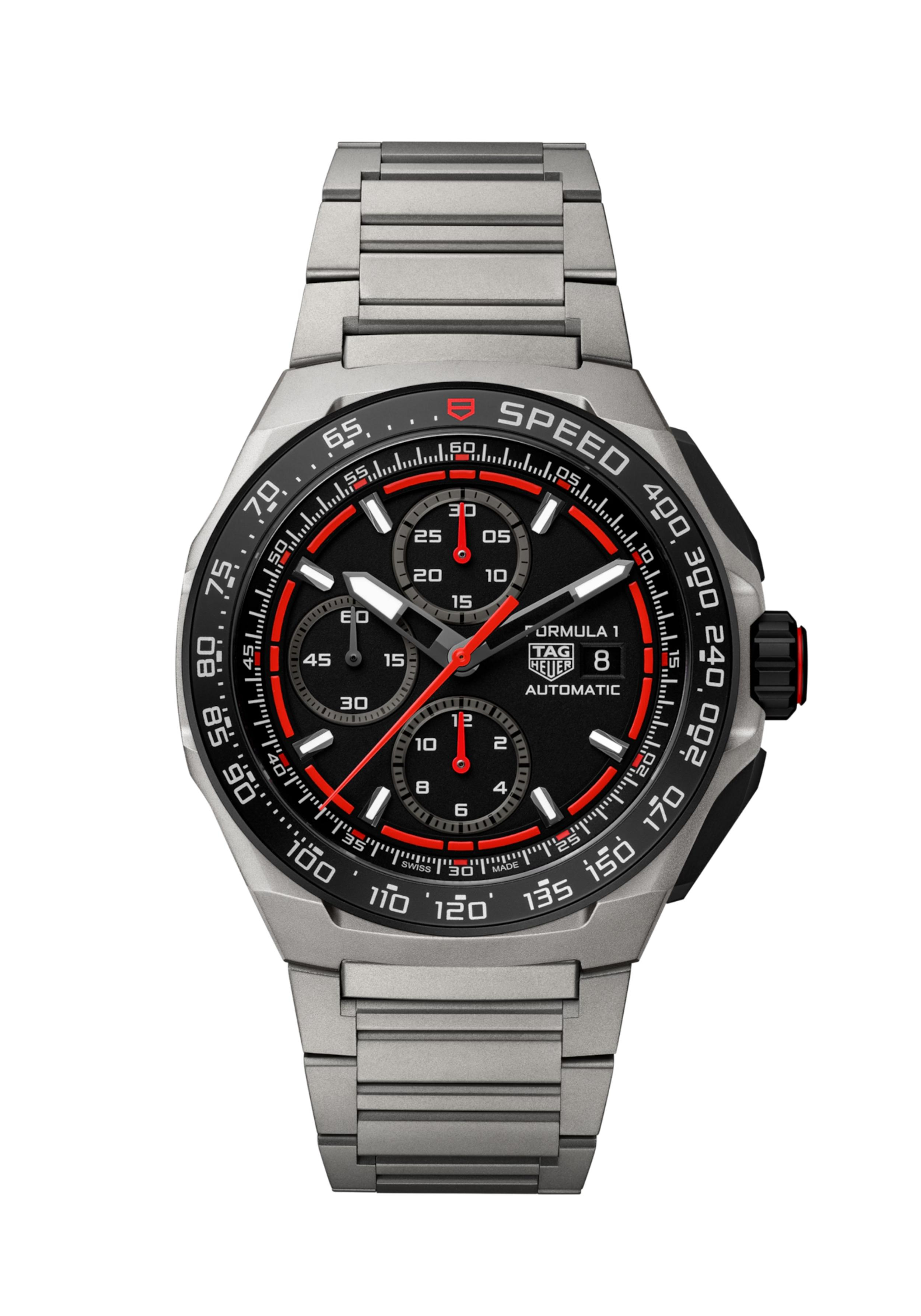 Dit TAG Heuer horloge behoort tot de Formula 1 collectie.
Referentienummer: CBZ2082.BF0009

Deze opvallende TAG Heuer Formule 1 Chronograaf is gebouwd voor durf en combineert de kracht van titanium met sportieve energie. Dit horloge met een diameter van 44 mm, aangedreven door het automatische kaliber 16, is ontworpen om snelheid, stijl en elke uitdaging daartussenin te overwinnen.

De zwarte opaal wijzerplaat en bijpassende chronograaftellers worden geaccentueerd door een felrode centrale wijzer, rhodium-geplateerde wijzers en opgelegde indexen met witte Super-LumiNova® – ultra-afleesbaar onder alle omstandigheden.

De kast van 44 mm is vervaardigd uit gezandstraald titanium van klasse 2 en heeft een zwarte DLC aluminium tachometerlunette, saffierglas en een geschroefde kroon. De automatische chronograaf met kaliber 16 garandeert duurzame prestaties tot een diepte van 200 meter.