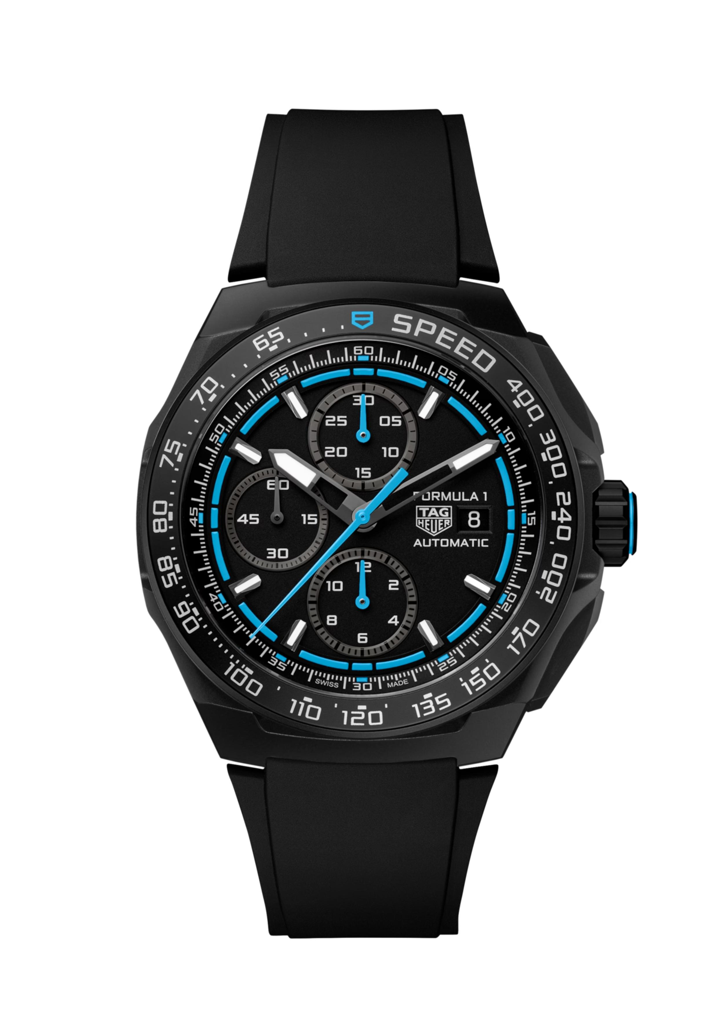 Dit TAG Heuer horloge behoort tot de Formula 1 collectie.
Referentienummer: CBZ2084.FT8097

De zwarte opaal wijzerplaat heeft een opvallende blauwe lakbaan, wat een vleugje levendigheid toevoegt. De Super-LumiNova®-aangebrachte wijzers en indexen zorgen voor optimale leesbaarheid, terwijl de tachymeter bezel de race-esthetiek versterkt.

De kast is gemaakt van zwart DLC titanium van klasse 2 en is ontworpen voor duurzaamheid. Het horloge is waterbestendig tot 200 meter, wat het zowel veelzijdig als betrouwbaar maakt.
Deze chronograaf wordt aangestuurd door een automatisch uurwerk en biedt naadloze tijdwaarneming. De gezandstraalde drukknoppen en geschroefde kroon voegen een robuuste toets toe, die het gedurfde ontwerp van het horloge perfect aanvullen.

Uw TAG Heuer horloge is 24 maanden na aankoop beschermd onder fabricage garantie. De duur van de garantieperiode van 2 jaar kan worden verlengd naar 5 jaar. Om dit te doen, nodigen wij u uit om een account aan te maken of in te loggen op uw MyTAGHeuer online account en vervolgens uw horloge te registreren. U ontvangt dan een gratis garantieverlenging van 3 jaar.