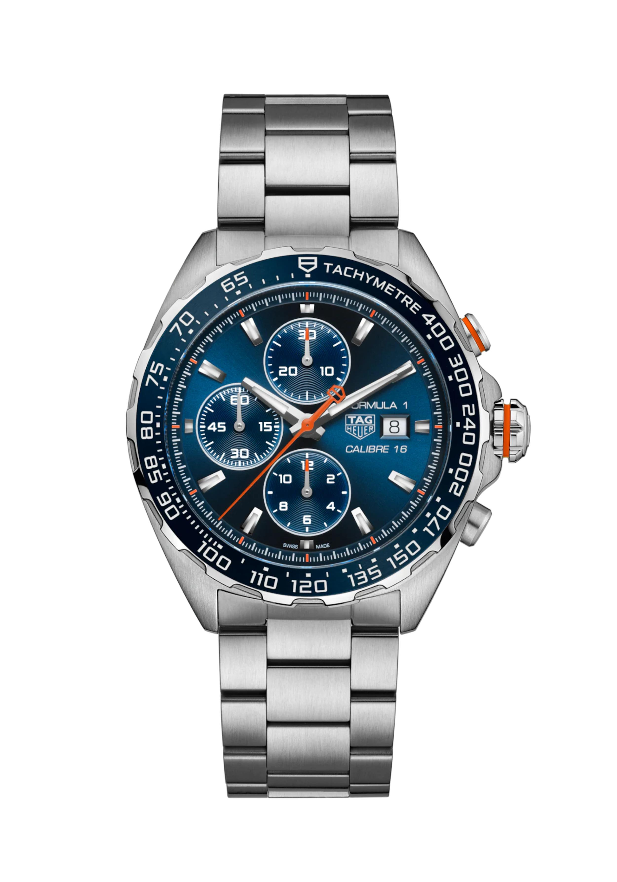 Dit TAG Heuer horloge behoort tot de Formula 1 collectie.
Referentienummer: CAZ201G.BA0876

Voor wie op zoek is naar elegantie met een sportief tintje is deze TAG Heuer Formula 1 Chronograaf het ideale horloge.

Dit 44mm horloge straalt een energieke look uit met zijn levendige oranje accenten en is de perfecte match voor snelheidsliefhebbers. Afgezet tegen de diepblauwe sunray geborstelde wijzerplaat en drie azuurblauwe subdials, voegt de oranje gelakte secondewijzer een dynamisch tintje toe aan deze raceklassieker. Ook de stalen kast met keramische blauwe tachymeterring wordt aangevuld met de oranje gelakte details op de kroon en de 2-uur-drukknop.

Het horloge wordt aangedreven door het automatische Calibre 16 uurwerk. Het uuwerk heeft een gangreserve van 42 uur.

Uw TAG Heuer horloge is 24 maanden na aankoop beschermd onder fabricage garantie. De duur van de garantieperiode van 2 jaar kan worden verlengd naar 5 jaar. Om dit te doen, nodigen wij u uit om een account aan te maken of in te loggen op uw MyTAGHeuer online account en vervolgens uw horloge te registreren. U ontvangt dan een gratis garantieverlenging van 3 jaar.
