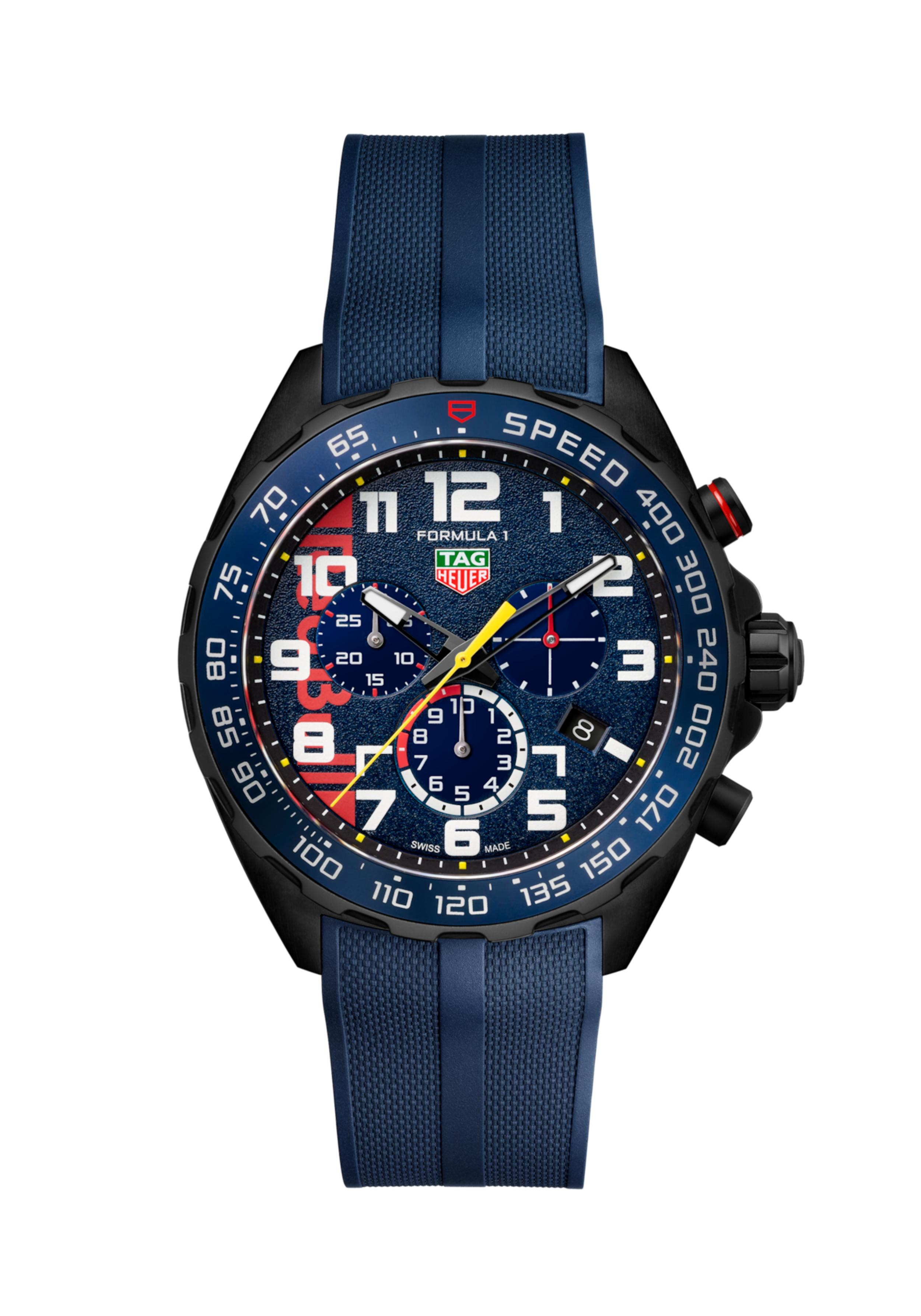 Dit TAG Heuer horloge behoort tot de Formula 1 collectie. Het horloge is een limited editie met een oplaag van 3000 stuks.
Referentienummer: CAZ101AZ.FT8090

Dit TAG Heuer Formula 1 horloge is een Oracle Red Bull Racing 20th anniversary Limited Edition. Op de achterkant van ieder horloge is "one of 3000" gegraveerd.

TAG Heuer onthult met trots de TAG Heuer Formula 1 Chronograph X Oracle Red Bull Racing, een uurwerk in beperkte oplage ter ere van de 20e verjaardag van een iconisch raceteam. Dit gedurfde horloge is beperkt tot slechts 3.000 stuks wereldwijd en combineert precisie en passie, een bewijs van de gedeelde drive van beide merken om grenzen te verleggen, zowel op als naast het circuit.

De kast van 43 mm is gemaakt van strak zwart DLC-gecoat staal en is zowel duurzaam als stoer. Met een waterbestendigheid van 200 meter is deze chronograaf ontworpen om te voldoen aan de eisen van elke snelle levensstijl. De kast huist het betrouwbare quartz chronograaf uurwerk.

Uw TAG Heuer horloge is 24 maanden na aankoop beschermd onder fabricage garantie. De duur van de garantieperiode van 2 jaar kan worden verlengd naar 5 jaar. Om dit te doen, nodigen wij u uit om een account aan te maken of in te loggen op uw MyTAGHeuer online account en vervolgens uw horloge te registreren. U ontvangt dan een gratis garantieverlenging van 3 jaar.