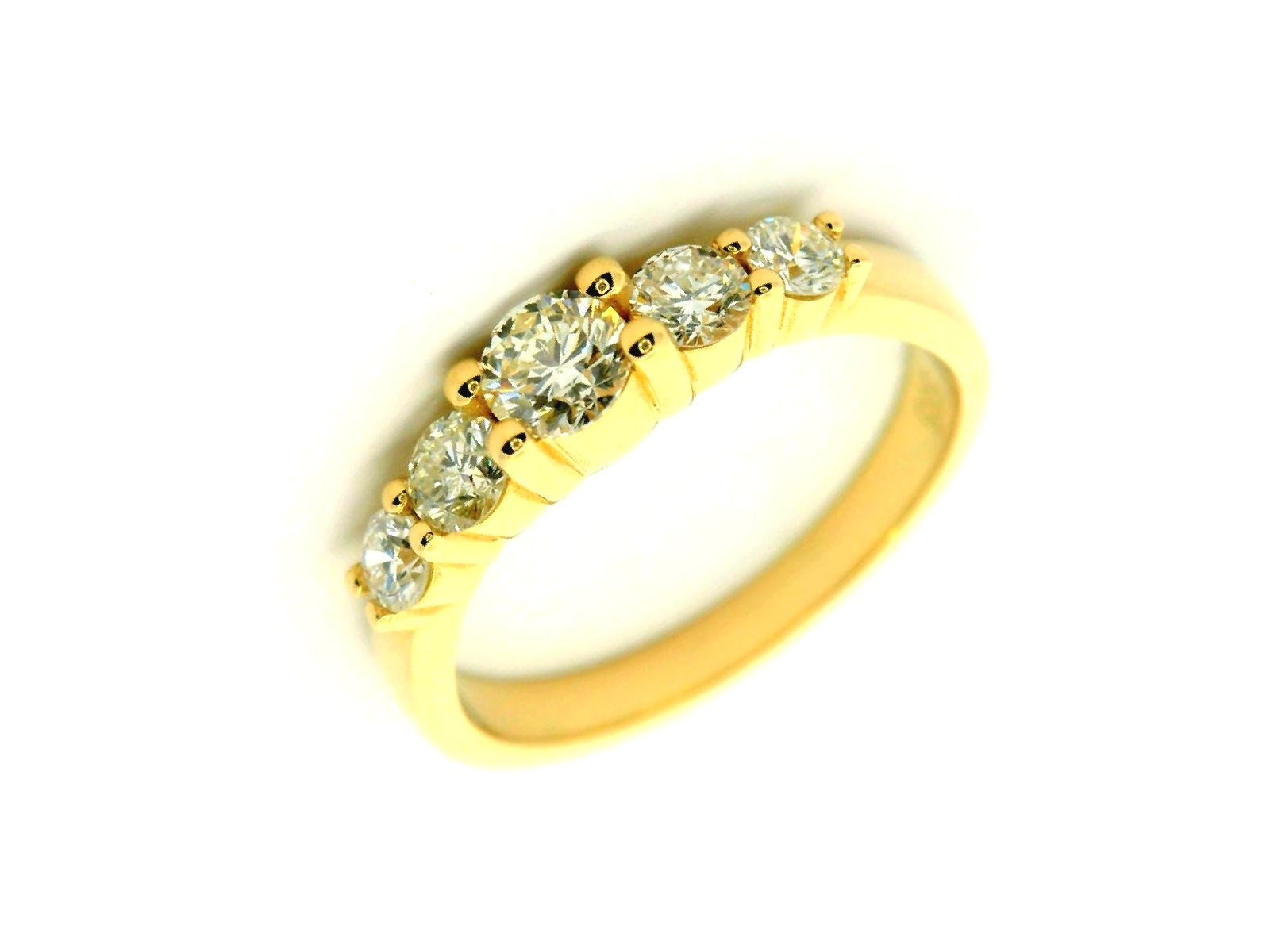 Deze ring van Louis Bros is vervaardigd uit 14 karaat geelgoud (3.23 gr.) en is gezet met 5 briljant geslepen diamanten met een totaalgewicht van 0.65ct. De ring heeft een diameter van 3 mm, minimale breedte van 2 mm. en een hoogte van 2 mm. Deze ring bestaat uit onze lijn van exclusieve modellen sieraden met prachtige designs van hoge kwaliteit.
De ring is verkrijgbaar in meerdere afmetingen.

Verkrijgbaar vanaf 0.25crt .
Leverbare goudkleuren: 14/18kts geelgoud, 14/18kts witgoud, 14/18kts roségoud en alle bicolor combinaties.