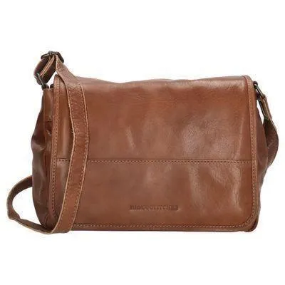 De Hide & Stitches San Antonio Schoudertas is een praktische en stijlvolle tas, perfect voor dagelijks gebruik. Gemaakt van hoogwaardig leer. Dankzij de verstelbare schouderband draag je de tas comfortabel op de gewenste lengte.

Met drie afzonderlijke vakken, die allemaal afsluitbaar zijn met een rits, biedt deze tas volop opbergruimte en een overzichtelijke indeling. Binnenin bevindt zich een klein ritsvak voor het veilig opbergen van waardevolle spullen, terwijl het extra ritsvak aan de achterkant zorgt voor snelle toegang tot essentials.

Kenmerken:


Gemaakt van hoogwaardig leer
Verstelbare schouderband
Drie vakken met ritssluiting
Klein ritsvak binnenin
Extra ritsvak aan de achterkant