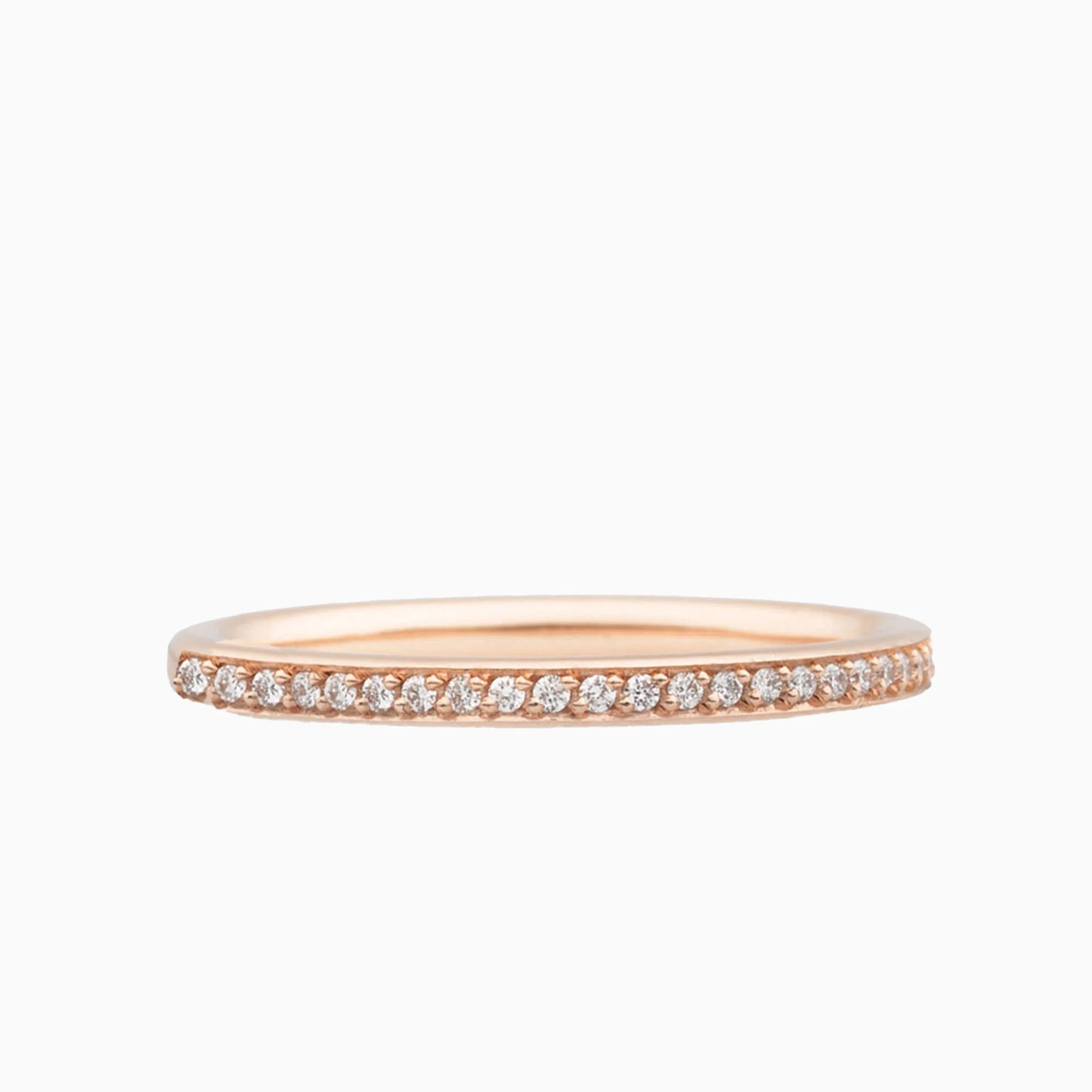 Deze elegante Stax ring van 18-karaats roségoud is rondom bezet met witte diamant van in totaal 0,30 karaat in kwaliteit G/VVS-1. Het ontwerp van Bron Jewelry draagt het referentienummer 8RR4934BR.