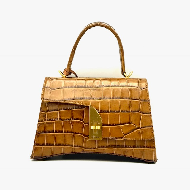 Luxe Handgemaakte Tas uit Italië – Designer Look zonder de Designer Prijs

Wil jij de uitstraling van een top designer tas, maar wil je niet duizenden euro’s betalen? Ontdek de handgemaakte tassen van Arcdia – rechtstreeks uit het Italiaanse Corropoli, waar vakmanschap en stijl samenkomen. Deze prachtige tas combineert Italiaans design met hoogwaardige materialen en oog voor detail.

Met een tijdloos ontwerp is dit model een echte eyecatcher voor jouw outfit – perfect voor zowel dagelijks gebruik als speciale gelegenheden.

Kenmerken van deze luxe tas:

Hoogwaardige, met de hand vervaardigde afwerking

Stevig handvat én een afneembare, verstelbare schouderband

Ruim binnenvak met veilige ritssluiting

Elegant draaiend slot aan de voorzijde

Beschermende pootjes aan de onderzijde

Verkrijgbaar in meerdere kleuren

Afmetingen:

Hoogte: 17 cm

Breedte: 24 cm

Diepte: 10 cm

Deze Italiaanse design tas is ideaal voor wie op zoek is naar stijl, kwaliteit én betaalbaarheid. Arcdia staat voor authentiek vakmanschap – rechtstreeks uit Italië, zonder tussenpersonen of torenhoge prijzen.

Bestel vandaag nog jouw Arcdia tas en ervaar luxe voor een eerlijke prijs.