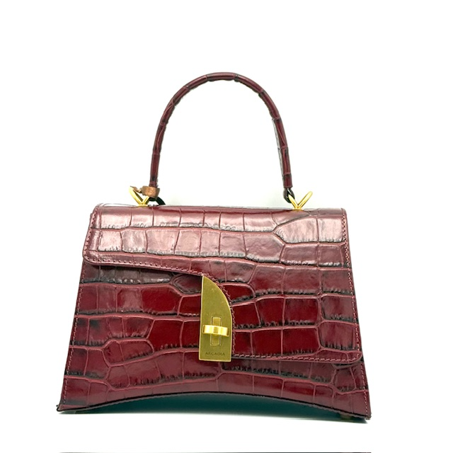 Luxe Handgemaakte Tas uit Italië – Designer Look zonder de Designer Prijs

Wil jij de uitstraling van een top designer tas, maar wil je niet duizenden euro’s betalen? Ontdek de handgemaakte tassen van Arcdia – rechtstreeks uit het Italiaanse Corropoli, waar vakmanschap en stijl samenkomen. Deze prachtige tas combineert Italiaans design met hoogwaardige materialen en oog voor detail.

Met een tijdloos ontwerp is dit model een echte eyecatcher voor jouw outfit – perfect voor zowel dagelijks gebruik als speciale gelegenheden.

Kenmerken van deze luxe tas:

Hoogwaardige, met de hand vervaardigde afwerking

Stevig handvat én een afneembare, verstelbare schouderband

Ruim binnenvak met veilige ritssluiting

Elegant draaiend slot aan de voorzijde

Beschermende pootjes aan de onderzijde

Verkrijgbaar in meerdere kleuren

Afmetingen:

Hoogte: 17 cm

Breedte: 24 cm

Diepte: 10 cm

Deze Italiaanse design tas is ideaal voor wie op zoek is naar stijl, kwaliteit én betaalbaarheid. Arcdia staat voor authentiek vakmanschap – rechtstreeks uit Italië, zonder tussenpersonen of torenhoge prijzen.

Bestel vandaag nog jouw Arcdia tas en ervaar luxe voor een eerlijke prijs.