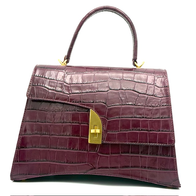 Luxe Handgemaakte Tas uit Italië – Designer Look zonder de Designer Prijs

Wil jij de uitstraling van een top designer tas, maar wil je niet duizenden euro’s betalen? Ontdek de handgemaakte tassen van Arcdia – rechtstreeks uit het Italiaanse Corropoli, waar vakmanschap en stijl samenkomen. Deze prachtige tas combineert Italiaans design met hoogwaardige materialen en oog voor detail.

Met een tijdloos ontwerp is dit model een echte eyecatcher voor jouw outfit – perfect voor zowel dagelijks gebruik als speciale gelegenheden.

Kenmerken van deze luxe tas:

Hoogwaardige, met de hand vervaardigde afwerking

Stevig handvat én een afneembare, verstelbare schouderband

Ruim binnenvak met veilige ritssluiting

Elegant draaiend slot aan de voorzijde

Beschermende pootjes aan de onderzijde

Verkrijgbaar in meerdere kleuren

Afmetingen:

Hoogte: 24 cm

Breedte: 33 cm

Diepte: 14 cm

Deze Italiaanse design tas is ideaal voor wie op zoek is naar stijl, kwaliteit én betaalbaarheid. Arcdia staat voor authentiek vakmanschap – rechtstreeks uit Italië, zonder tussenpersonen of torenhoge prijzen.

Bestel vandaag nog jouw Arcdia tas en ervaar luxe voor een eerlijke prijs.