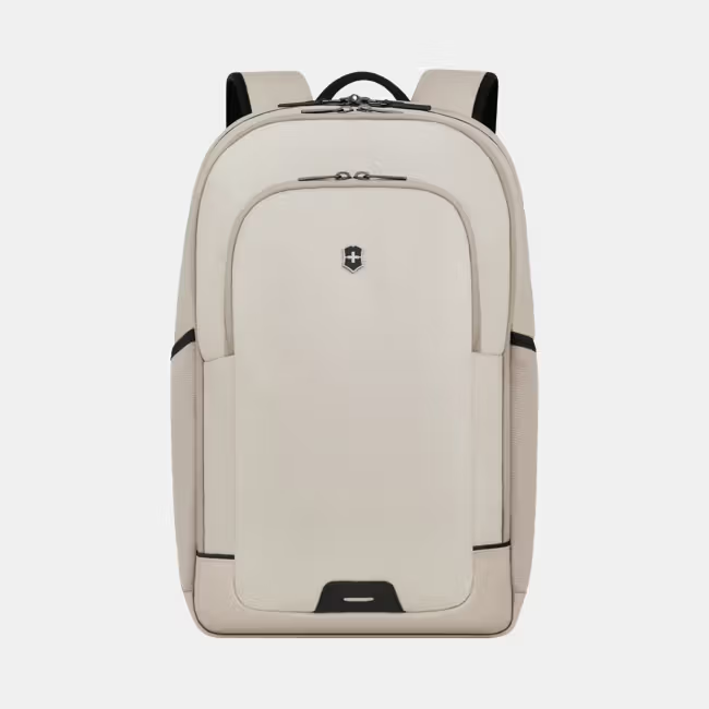 Altmont Modern Deluxe Rugzak – Slim, Veilig & Stijlvol Reizen

Efficiënt en veelzijdig onderweg zijn? De Altmont Modern Deluxe Backpack van Victorinox is dé rugzak voor de moderne professional die zaken en vrije tijd moeiteloos combineert. Of je nu onderweg bent naar je werk, een zakenreis maakt of spontaan een weekendtrip plant: met deze slimme rugzak ben je altijd georganiseerd, veilig en stijlvol onderweg.

Waarom kiezen voor de Altmont Modern Deluxe?

Multifunctioneel inpakgemak: Van dagelijkse commute tot weekenduitstap – deze tas past zich aan jouw tempo aan.

Voel je veilig en gezien: Reflecterende details zorgen voor betere zichtbaarheid bij weinig licht.

Blijf georganiseerd: Slimme indeling met drie hoofdcompartimenten, een afneembare laptopsleeve, geluidsvak, sleutelhouder, vak met ritssluiting (leren ritstrekker) en krasbestendig opbergvak.

Maximale efficiëntie: Afneembare laptopsleeve tot 15,6 inch en trolley-sleeve om je tas veilig op een koffer te bevestigen.

Comfort & balans: Instelbare borstriem voor een betere gewichtsverdeling tijdens langere draagmomenten.

Productkenmerken:

Model: Altmont Modern Deluxe Backpack – 653552

Afmetingen:

Hoogte: 44 cm

Breedte: 32 cm

Diepte: 22 cm

Gewicht: 1200 g

Inhoud: 27 liter

Materiaal: Gerecycled polyester (rPET) met antibacteriële voering en gelamineerde waterbestendige bodem

Laptopformaat: tot 15,6 inch (40 cm)

Kleur: Wit

Herkomst: Indonesië

Garantie: Victorinox 1 + 10 jaar garantie

Slim reizen met vertrouwen

Pak in met doordacht ontwerp, reis met een veilig gevoel en geniet van stijl zonder concessies. De Altmont Modern Deluxe Backpack helpt je om het maximale uit elke minuut te halen – waar je ook naartoe gaat.

Bestel vandaag nog en ervaar de kwaliteit van Victorinox.