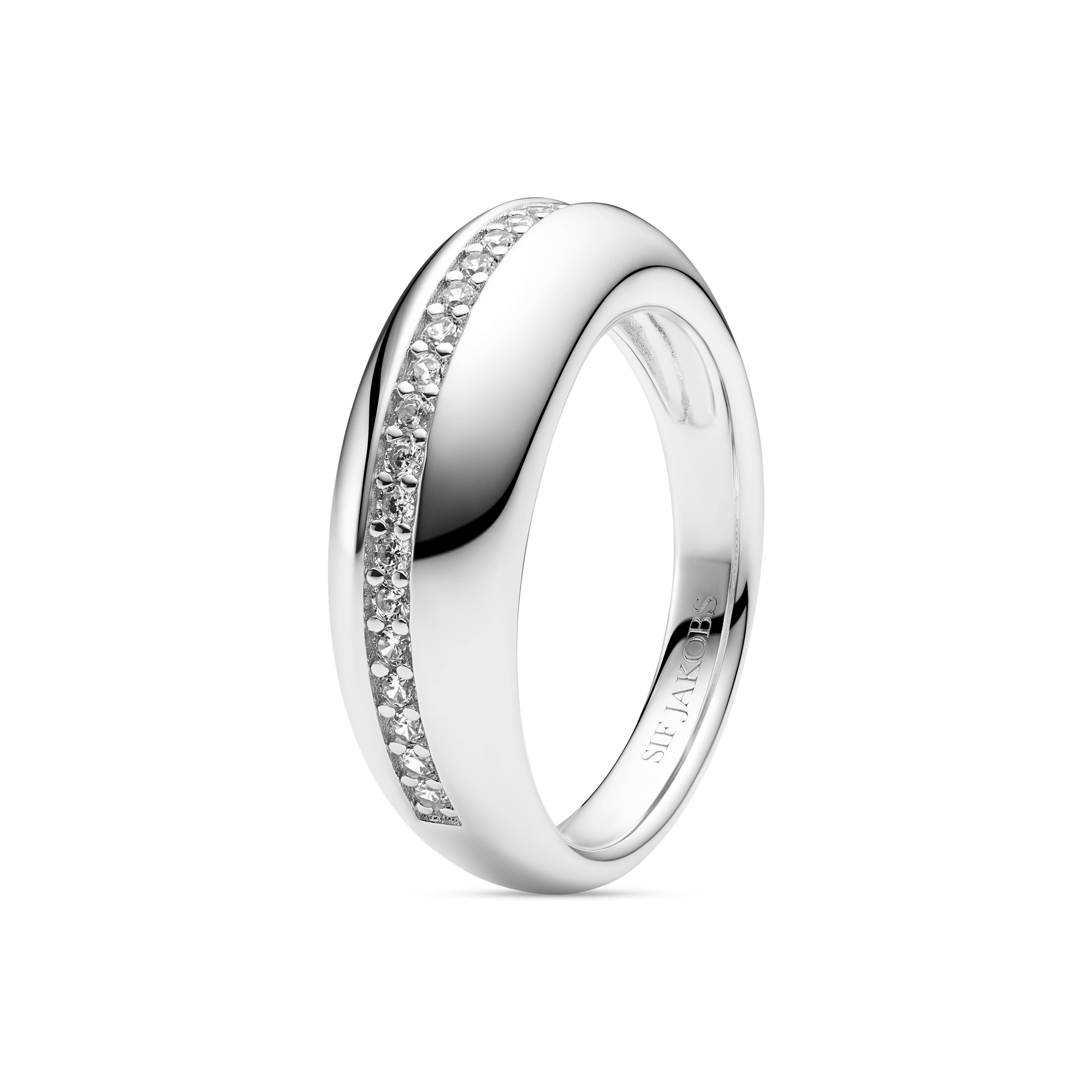 Zilveren  ring met zirkonia.