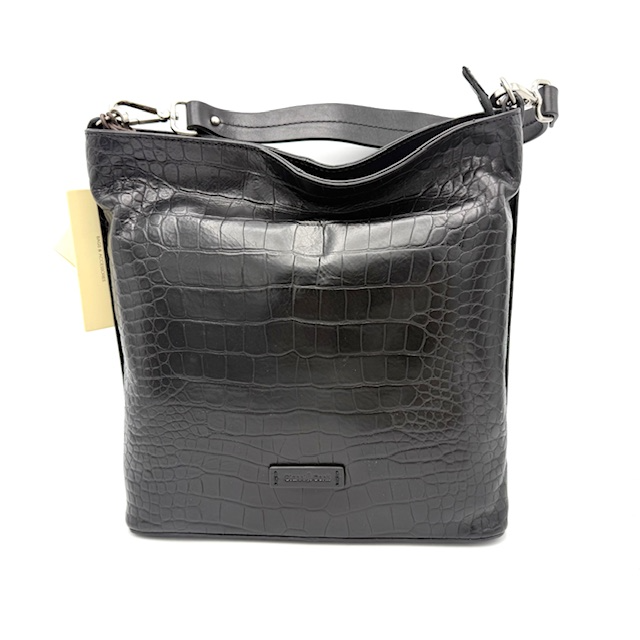 Elegante Buideltas met Croco Print – Stijlvol & Praktisch

Deze mooie, elegante buideltas met een luxe croco print is dé perfecte accessoire voor elke modebewuste vrouw. Met haar stijlvolle uitstraling en praktische indeling is deze tas ideaal voor dagelijks gebruik of een avondje uit.

Dankzij de lange, afneembare en verstelbare schouderriem kun je de tas zowel crossbody als over één schouder dragen – net wat bij jouw stijl of gelegenheid past.

Kenmerken:

Luxe buidelmodel in elegante croco print

Afneembare én verstelbare schouderriem voor optimaal draagcomfort

Voldoende ruimte voor al je dagelijkse essentials

Perfect voor zowel casual als geklede outfits

Afmetingen:

Hoogte: 29 cm

Breedte: 27 cm

Diepte: 13,5 cm

Voeg een vleugje klasse toe aan je look met deze stijlvolle croco buideltas. Bestel nu en combineer moeiteloos mode met functionaliteit!