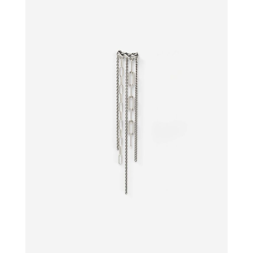 Voeg sierlijkheid en een stukje speelsheid toe aan jouw look met onze Zilveren George Multi Chain Oorbel Single Piece. Deze nieuwe Single Piece Oorbel uit de Multi Chain Set brengen wij uit als aanvulling op de multi-chain-stijl Y-ketting en complimenteren elkaar fantastisch. De George Multi Chain Oorbel kent een vergelijkbare esthetiek, maar met een speelse mix van diverse kettingen. Ontworpen in Amsterdam en handgemaakt in Zuid-Oost Azië van gerecycled zilver. Of het nu een feestje, gala of uitreiking is - met dit accessoire steel jij gegarandeerd de show. Waar ga jij stralen met de Zilveren George Multi-Chain Oorbel?