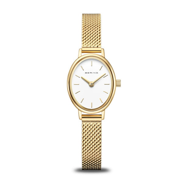  Klassieke elegantie in goud  Dit dameshorloge uit de BERING Classic collectie combineert minimalistische eenvoud met gouden glans. De ovale kast van gepolijst goudkleurig roestvrij staal (20 mm breed, 24 mm lang, 6 mm hoog) omlijst een witte wijzerplaat, beschermd door vlak, krasbestendig saffierglas.  De gouden Milanese band (8 mm breed, 180 mm lang) met vouwsluiting sluit perfect om de pols. Met quartz uurwerk en waterdicht tot 3 ATM &ndash; een stijlvolle keuze voor elke gelegenheid. 