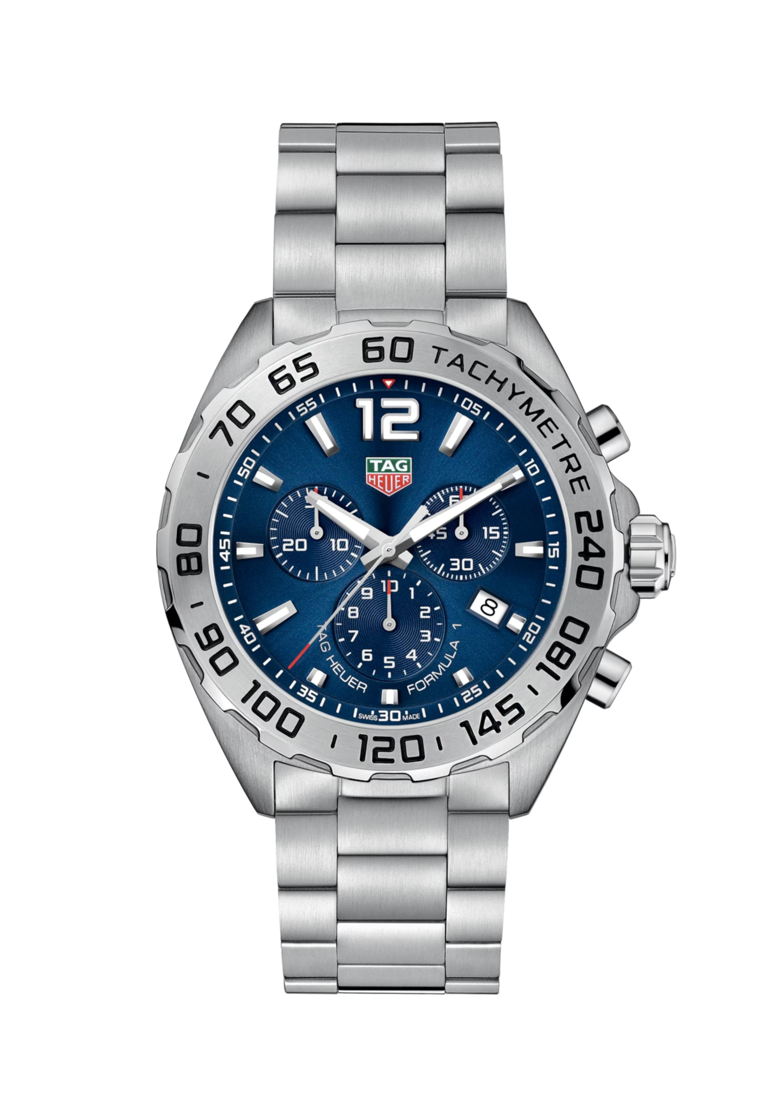 Dit TAG Heuer CAZ101K.BA0842 behoort tot de Formula 1 collectie.

De klassieke stalen en blauwe TAG Heuer Formula One. Schuine datumopening om 4 uur. Tachymeter vaste ring met grote zwarte Arabische cijfers, afwisselend afgewerkt. Een 43 mm tonneau-vormige kast van geborsteld staal.
De blauwe flens geeft minuten en seconden aan. De extra grote teller op 6 uur toont uren en 1/10 seconden. Het kristal is plat saffier, higlhy resistent.

De TAG Heuer Formula 1 is voorzien van een Quartz uurwerk en de kast is gemaakt van edelstaal. Het horloge heeft een diameter van 43 mm en is getest op een waterdichtheid van 20 ATM / 200 meter. De horlogeband is gemaakt van edelstaal.

Uw TAG Heuer horloge is 24 maanden na aankoop beschermd onder fabricage garantie. De duur van de garantieperiode van 2 jaar kan worden verlengd naar 5 jaar. Om dit te doen, nodigen wij u uit om een account aan te maken of in te loggen op uw MyTAGHeuer online account en vervolgens uw horloge te registreren. U ontvangt dan een gratis garantieverlenging van 3 jaar.