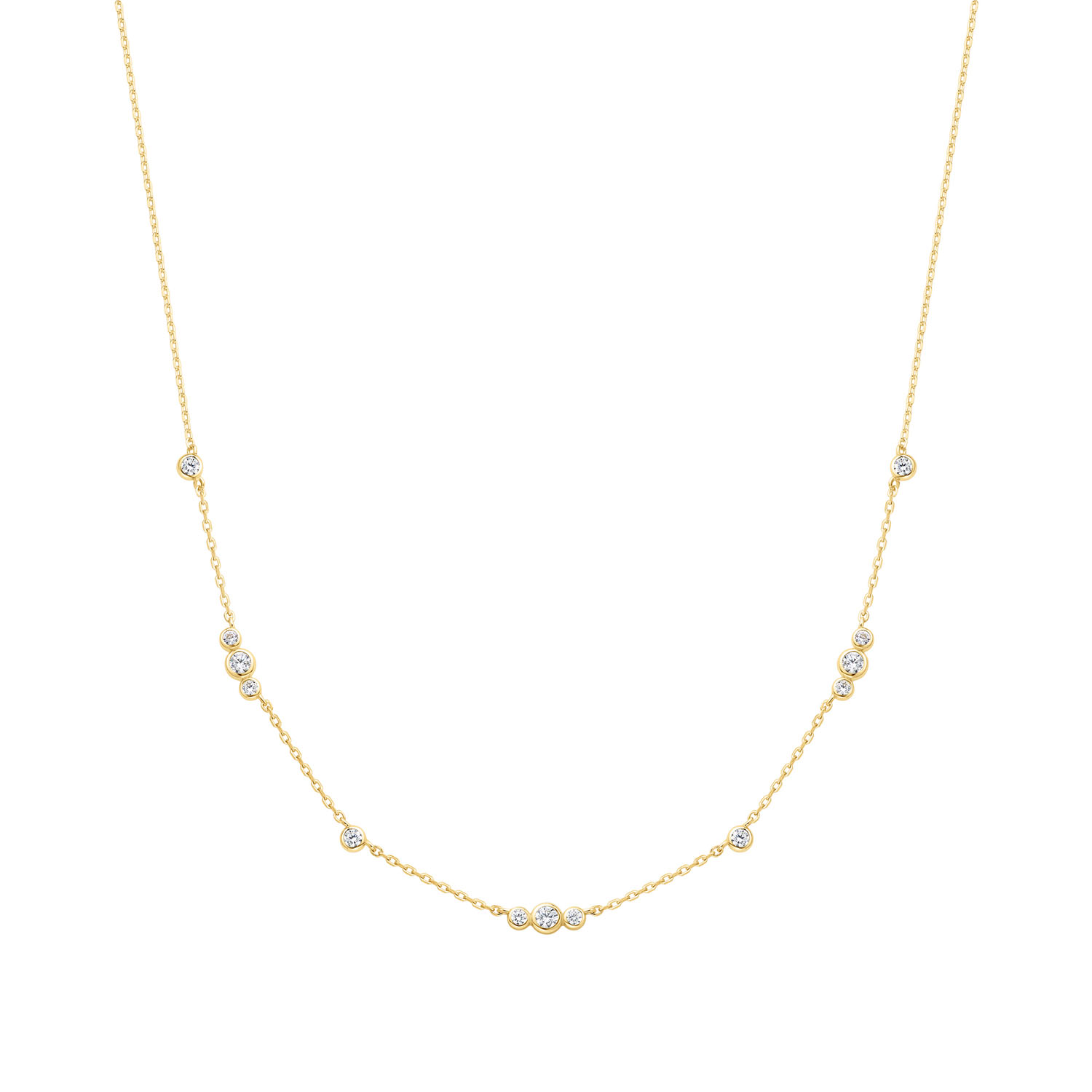 Miss Dainty is ontworpen voor de vrouw die houdt van elegantie met een speelse twist. Deze ketting is verfijnd afgewerkt met meerdere zirkonia’s in een strakke zetting. Het ontwerp straalt subtiele klasse uit. Je kunt de ketting los dragen of combineren met andere kettinkjes voor een opvallende look – perfect voor zowel chique als casual gelegenheden.


