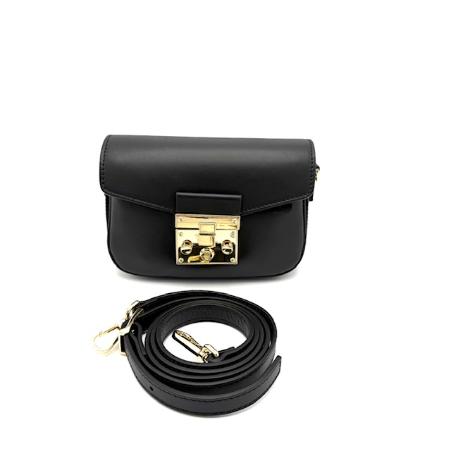 Gianni Conti Zwarte Kleptas – High Fashion met Italiaanse Allure

Deze Gianni Conti kleptas straalt pure high fashion uit en doet qua uitstraling niet onder voor een top designer tas. Het elegante zwarte leer, gecombineerd met het moderne goudkleurige slot, maakt deze tas een echte eyecatcher – stijlvol, luxe en helemaal van nu.

Gemaakt met oog voor detail en kwaliteit, biedt deze tas niet alleen looks maar ook gebruiksgemak. De lange, verstelbare en afneembare schouderriem maakt het mogelijk om de tas zowel als crossbody als klassiek over de schouder te dragen.

Belangrijkste kenmerken:

Luxe kleptas van het Italiaanse merk Gianni Conti

Gemaakt van soepel, hoogwaardig zwart leer

Moderne goudkleurige sluiting voor een chique afwerking

Twee hoofdvakken, waarvan één met steekvak.

Klep sluit stijlvol af en beschermt de inhoud

Lange, verstelbare en afneembare schouderriem – voor veelzijdig gebruik

Compact formaat, maar verrassend ruim van binnen

Afmetingen:

Hoogte: 13 cm

Breedte: 19 cm

Diepte: 7 cm 
Of je nu een avondje uit gaat, een event bezoekt of gewoon een elegante tas zoekt voor dagelijks gebruik – deze Gianni Conti kleptas tilt jouw look moeiteloos naar een hoger niveau.

Bestel vandaag nog en geef je outfit een luxe Italiaanse upgrade.