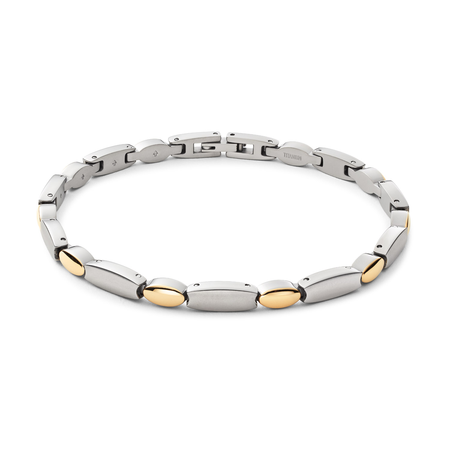 Boccia Titanium 03068-02 Armband 21cm
Deze unieke titanium armband van Boccia Titanium is een mooie toevoeging aan je sieradencollectie! Wat deze mat/glanzende bicolor titanium armband uniek maakt, is dat hij grote ovale matte schakels heeft met daartussen kleinere glanzende goudkleurige ovale schakels, dit geeft een volle en luxe uitstraling. De armband heeft een lengte van 21cm en sluit met een klapsluiting. Combineer de armband met de bijpassende ketting en oorbellen voor een complete look.

HET MERK
Boccia Titanium is het titanium merk van Nederland, dat zijn oorsprong in Duitsland vindt en is opgericht in het jaar 1992. Ontwikkeld door internationale ontwerpers. Alle titanium componenten van de BOCCIA TITANIUM collectie zijn gemaakt van 99,7% puur titanium; het bijzondere materiaal. Het is licht in gewicht, neemt de temperatuur van de huid aan en is zeer huidvriendelijk. Bovendien is het corrosie- en temperatuurbestendig.

SPECIFICATIES
- Armband
- Puur titanium
- Ovaal bol
- Bicolor
- 21cm