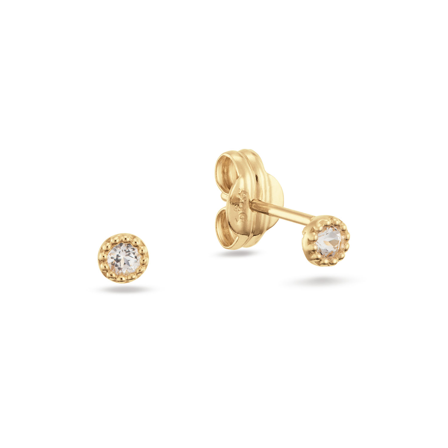 Feel like a queen  met deze koninklijke studs. De studs zijn voorzien van witte topaas edelstenen die worden omringd door kleine, gouden bolletjes. Sierlijk en heel gracieus!

Hidden Gems of the Rivi&egrave;ra
Elke creatie in de Hidden Gems of the Rivi&egrave;ra collectie is een ode aan de onmiskenbare charme van de Rivi&egrave;ra. Handgemaakt van 14 karaat goud en verrijkt met echte edelstenen. De sieraden brengen de magische sfeer van de C&ocirc;te d'Azur tot leven in jouw look! 

Het merk 
Jackie is h&eacute;t 14 karaat gouden on trend sieradenmerk. De collecties zijn ge&iuml;nspireerd op de reizen die ik maak, van stedentrips tot exotische oorden. Elk gouden sieraad is helemaal van nu, handgemaakt door Europese goudsmeden en vervaardigd van overwegend gerecycled goud met echte edelstenen en zoetwaterparels. Elke collectie is dan ook met veel liefde en passie samengesteld. Mijn Jackie sieraden zijn de perfecte finishing touch voor iedere outfit!

Specificaties
- Earstuds
- Materiaal: 14 Karaat - Geelgoud - 585
- Grimaldi White Topaz Studs
- Totale lengte: 3mm