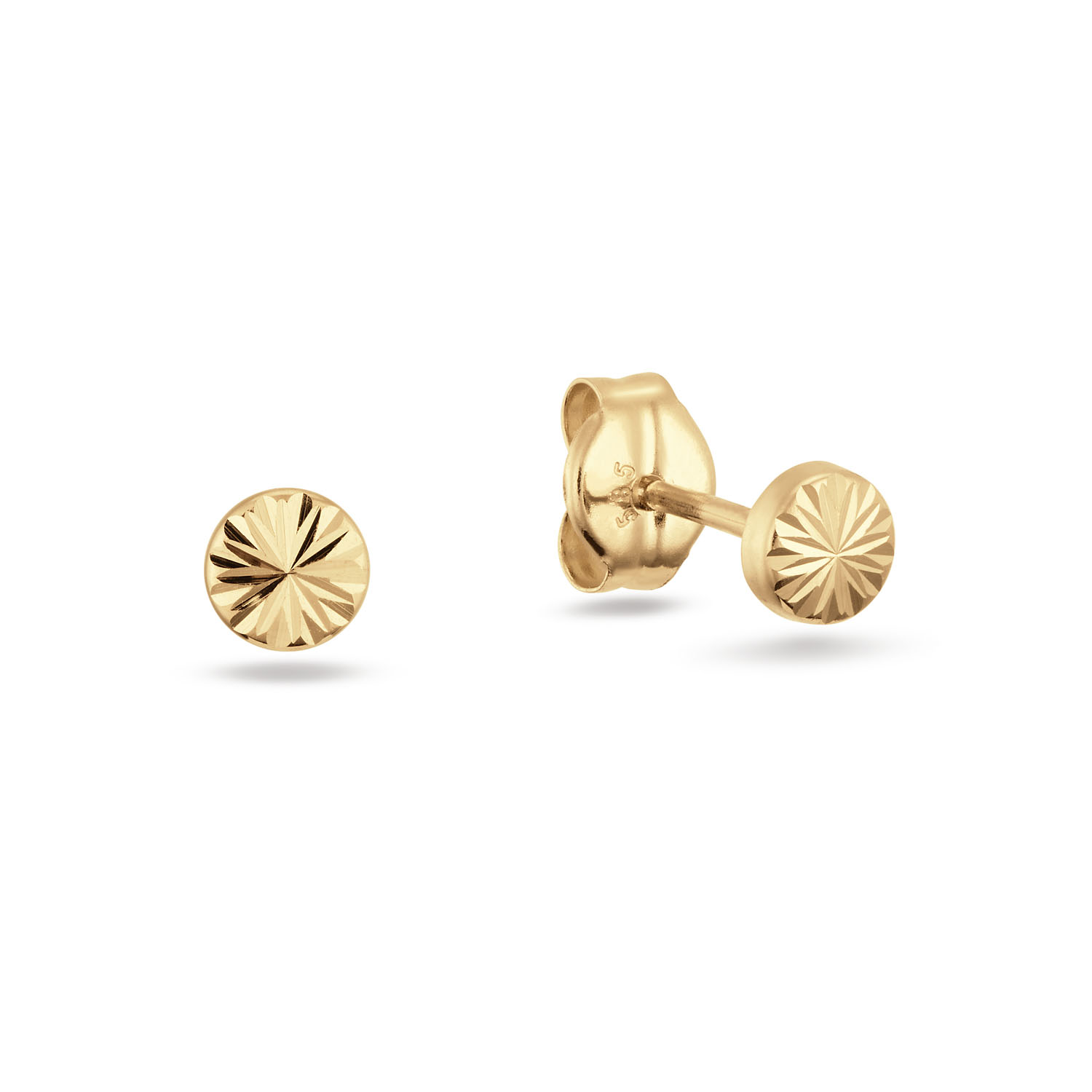 Dit zijn mijn favoriete studs uit de Hidden Gems collectie omdat ze overal bij passen! De 14k gouden studs zijn gediamanteerd waardoor ze n&eacute;t dat beetje extra's geven.

Hidden Gems of the Rivi&egrave;ra
Elke creatie in de Hidden Gems of the Rivi&egrave;ra collectie is een ode aan de onmiskenbare charme van de Rivi&egrave;ra. Handgemaakt van 14 karaat goud en verrijkt met echte edelstenen. De sieraden brengen de magische sfeer van de C&ocirc;te d'Azur tot leven in jouw look! 

Het merk 
Jackie is h&eacute;t 14 karaat gouden on trend sieradenmerk. De collecties zijn ge&iuml;nspireerd op de reizen die ik maak, van stedentrips tot exotische oorden. Elk gouden sieraad is helemaal van nu, handgemaakt door Europese goudsmeden en vervaardigd van overwegend gerecycled goud met echte edelstenen en zoetwaterparels. Elke collectie is dan ook met veel liefde en passie samengesteld. Mijn Jackie sieraden zijn de perfecte finishing touch voor iedere outfit!

Specificaties
- Earstuds
- Materiaal: 14 Karaat - Geelgoud - 585
- Soleil Studs
- Totale lengte: 3,5mm