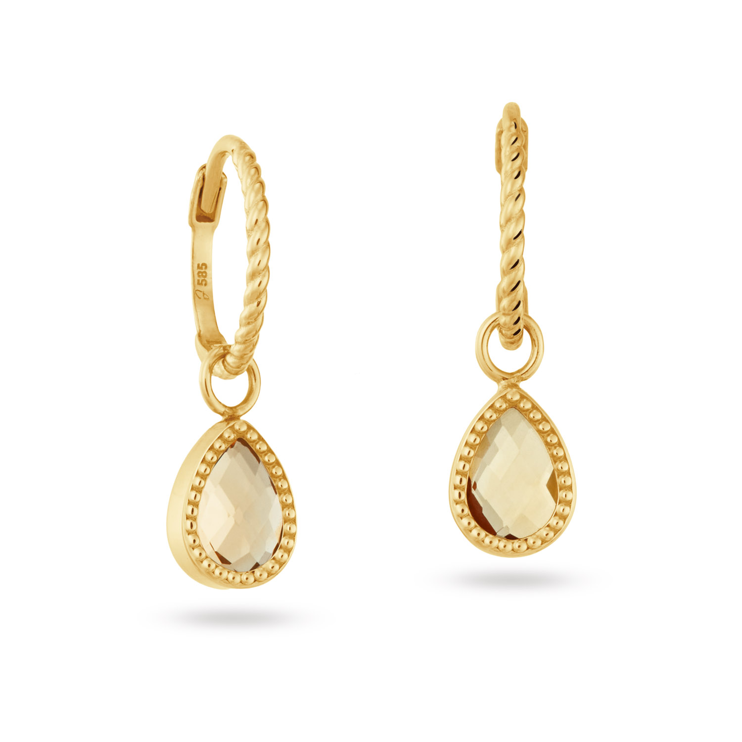 De Jackie Amstel Citrine Hoops, model JKE25560, zijn prachtige creooloorbellen van 14-karaats goud, nikkelvrij en goudgekleurd. Met een breedte van 6mm en een diepte van 2mm, zijn ze subtiel en verfijnd. Perfect te dragen bij zowel casual als formele outfits, geven deze oorbellen elke look een elegante gouden touch. Gewicht: 0,0 gram.