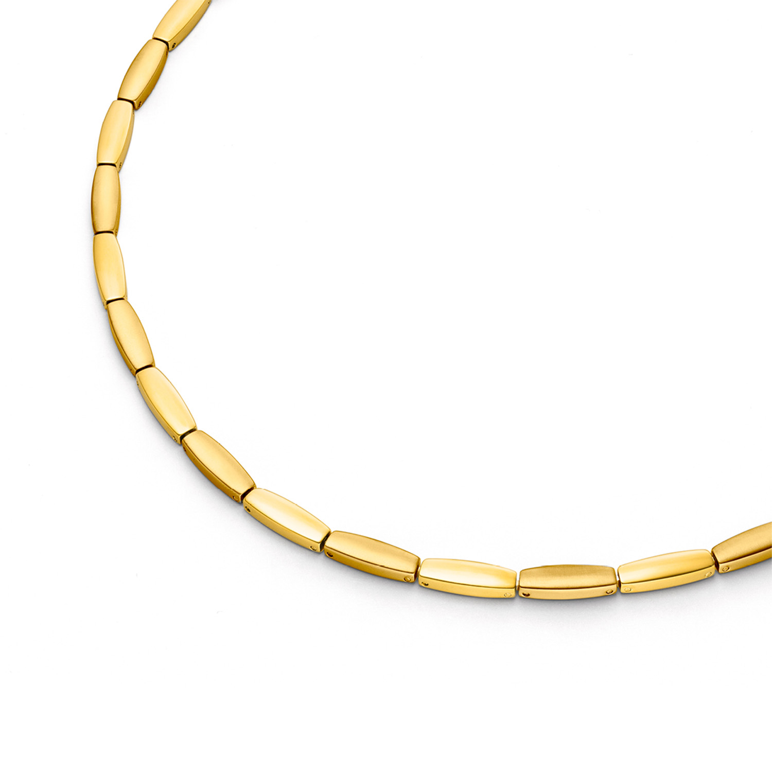 Boccia Collier Titanium Verguld 08082-03
Deze unieke titanium ketting van Boccia Titanium is een mooie toevoeging aan je sieradencollectie! Wat deze goudkleurige titanium ketting uniek maakt, is dat het halfronde rechthoekige schakels zijn, mat en glanzend, om en om met elkaar verbonden. Combineer de ketting met het bijpassende armband en oorbellen voor een complete look.

HET MERK
Boccia Titanium is het titanium merk van Nederland, dat zijn oorsprong in Duitsland vindt en is opgericht in het jaar 1992. Ontwikkeld door internationale ontwerpers. Alle titanium componenten van de BOCCIA TITANIUM collectie zijn gemaakt van 99,7% puur titanium; het bijzondere materiaal. Het is licht in gewicht, neemt de temperatuur van de huid aan en is zeer huidvriendelijk. Bovendien is het corrosie- en temperatuurbestendig.

SPECIFICATIES
- Ketting
- Puur titanium
- Glanzend en mat 
- Goudkleurig
- 45cm