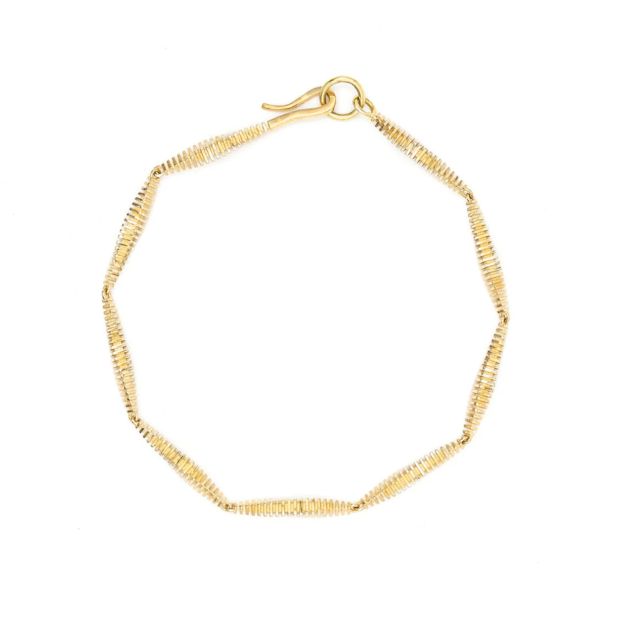 Een stijlvolle 14 kt geelgouden armband. Prachtig te combineren met een bijpassend collier.