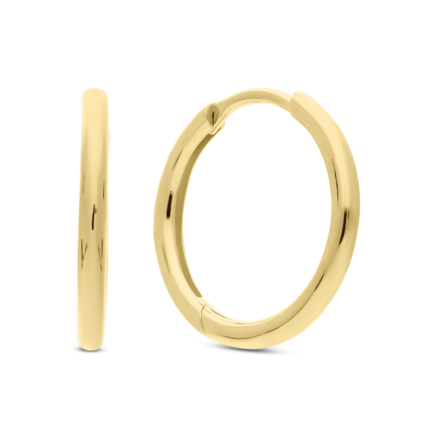 Deze basis oorringen van Glow zijn goed te combineren met andere sieraden voor een complete look! De oorringen zijn gemaakt van zilver met een gouden verguldingslaag en hebben een diameter van 12mm. Voeg jij deze oorringen toe aan je sieradencollectie?

GLOW
Benadruk jouw stijl met de verfijnde sieraden van GLOW en laat je inspireren door de uitgebreide collectie 14 karaats gouden sieraden van de hoogste Europese kwaliteit. Ontworpen om elke dag te dragen. Naast tijdloze ontwerpen bestaat de collectie ook uit hippe sieraden; zoals minimalistische gouden kettingen en grafische oorknopjes. Wil je een beetje extra stralen? Kies dan voor flonkerende zirkonia of ga voor luxe met onze geraffineerde diamanten sieraden.
  
  Specificaties
  - 107.8000.12
  - Oorringen
  - Verguld
  - Diameter: 12mm