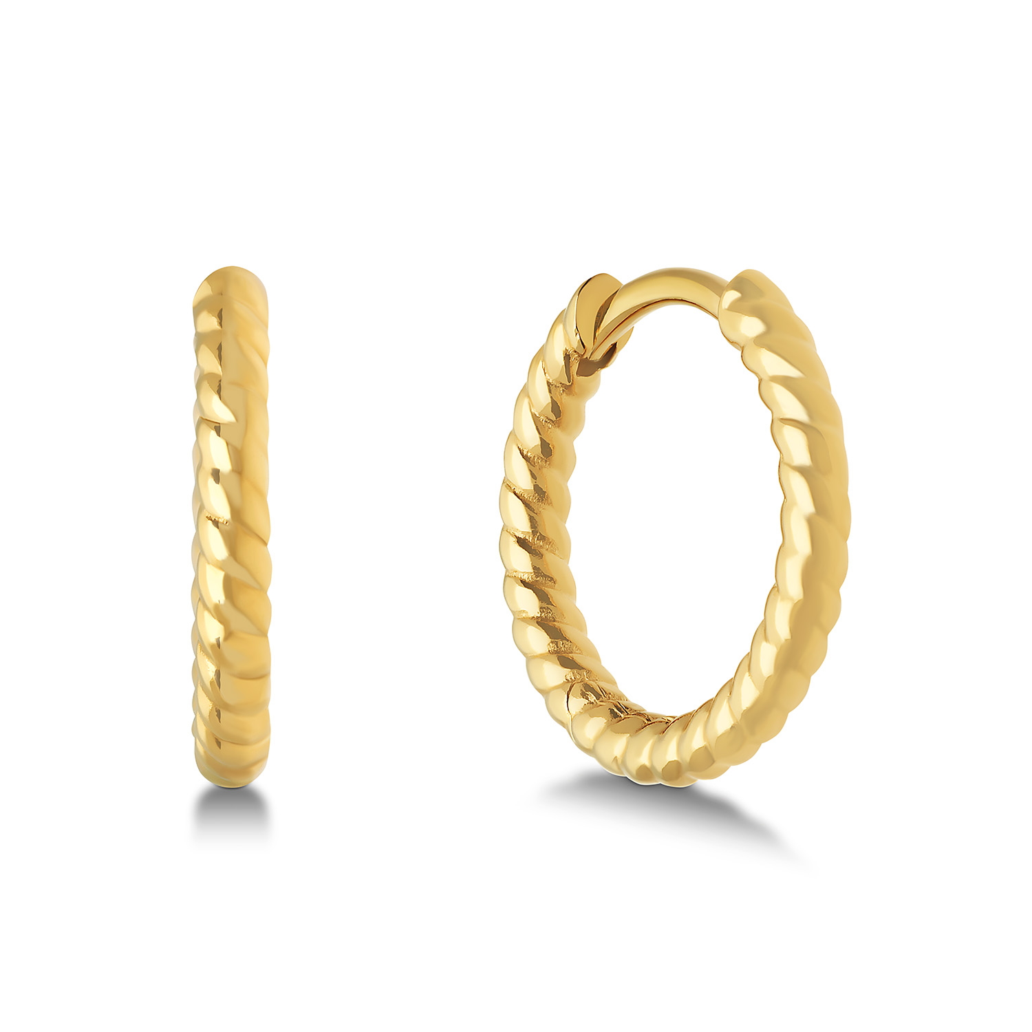 Houd je van subtiele en fijne oorringen? Dan zijn deze oorringen van Glow perfect voor jou! De oorringen hebben een prachtig reliëf en zijn mooi te combineren met andere sieraden van Glow.

GLOW
Benadruk jouw stijl met de verfijnde sieraden van GLOW en laat je inspireren door de uitgebreide collectie 14 karaats gouden sieraden van de hoogste Europese kwaliteit. Ontworpen om elke dag te dragen. Naast tijdloze ontwerpen bestaat de collectie ook uit hippe sieraden; zoals minimalistische gouden kettingen en grafische oorknopjes. Wil je een beetje extra stralen? Kies dan voor flonkerende zirkonia of ga voor luxe met onze geraffineerde diamanten sieraden.
  
  Specificaties
  - 107.8001.10
  - Oorringen
  - Verguld
  - Diameter: 10mm