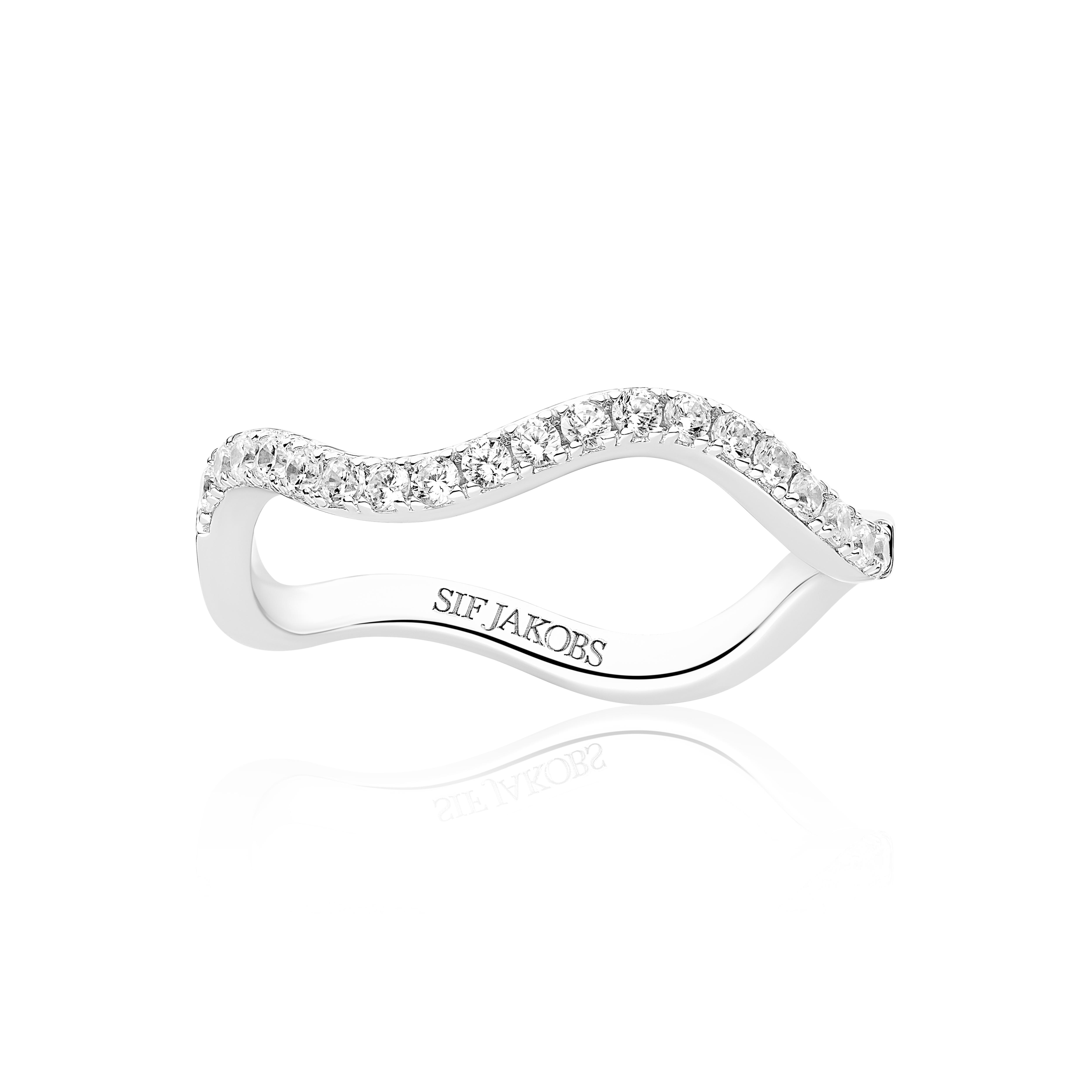 Zilveren ring met zirkonia, leuk te combineren met de andere ringen uit deze serie.
