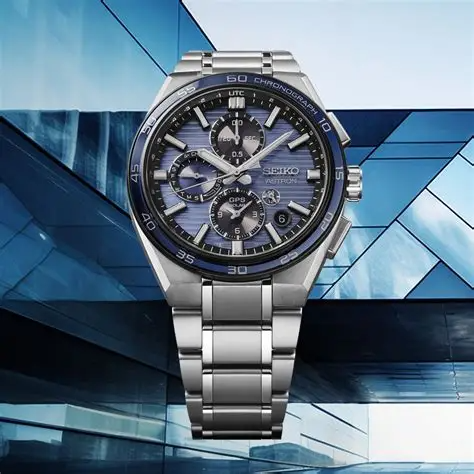 SEIKO ASTRON SSH175J1Kaliber 5X83
Het SEIKO 5X83 kaliber is een prestigieuze analoge GPS Solar Dual-Time Chronograaf. Dit horloge kan met een eenvoudige druk op de knop overal ter wereld zich instellen op de juiste tijdzone en hiermee de juiste lokale tijd weergeven. Op de wijzerplaat geeft de GPS-signaal indicator aan of het horloge verbinding maakt met het wereldwijde GPS netwerk. Ook laat het horloge zien met hoeveel satellieten het horloge verbinding maakt. Voor het bepalen van de juiste tijdzone is er verbinding nodig met minimaal 4 satellieten. Indien het horloge volledig is opgeladen maakt het horloge tot 2 keer per dag satellietverbinding met één satelliet om de tijd te corrigeren. Hierdoor is het 5X83 GPS Solar horloge extreem accuraat en kent het horloge slechts een afwijking van 1 seconde per 100,000 jaar. Indien nodig kan de lokale tijd ook handmatig worden gewijzigd. De slimme Perpetual Calendar functie zorgt ervoor dat het horloge tot het jaar 2100 altijd de juiste datum aangeeft. Het horloge beschikt over een Dual-Time, in-flight mode, een automatische DST aanpassing en het horloge beschikt over een chronograaf functie. De stopwatch kan tot 12 uren in stappen van 1/20 seconde meten. Een tussentijdsfunctie is voorzien. Een tweede tijd wordt weergegeven op de subdial op de wijzerplaat en een aparte AM/PM-indicatie. De ingebouwde horloge micro-GPS ontvanger verbruikt zó weinig energie, dat alle functies optimaal functioneren op lichtenergie, die wordt gegenereerd door de Solar wijzerplaat.