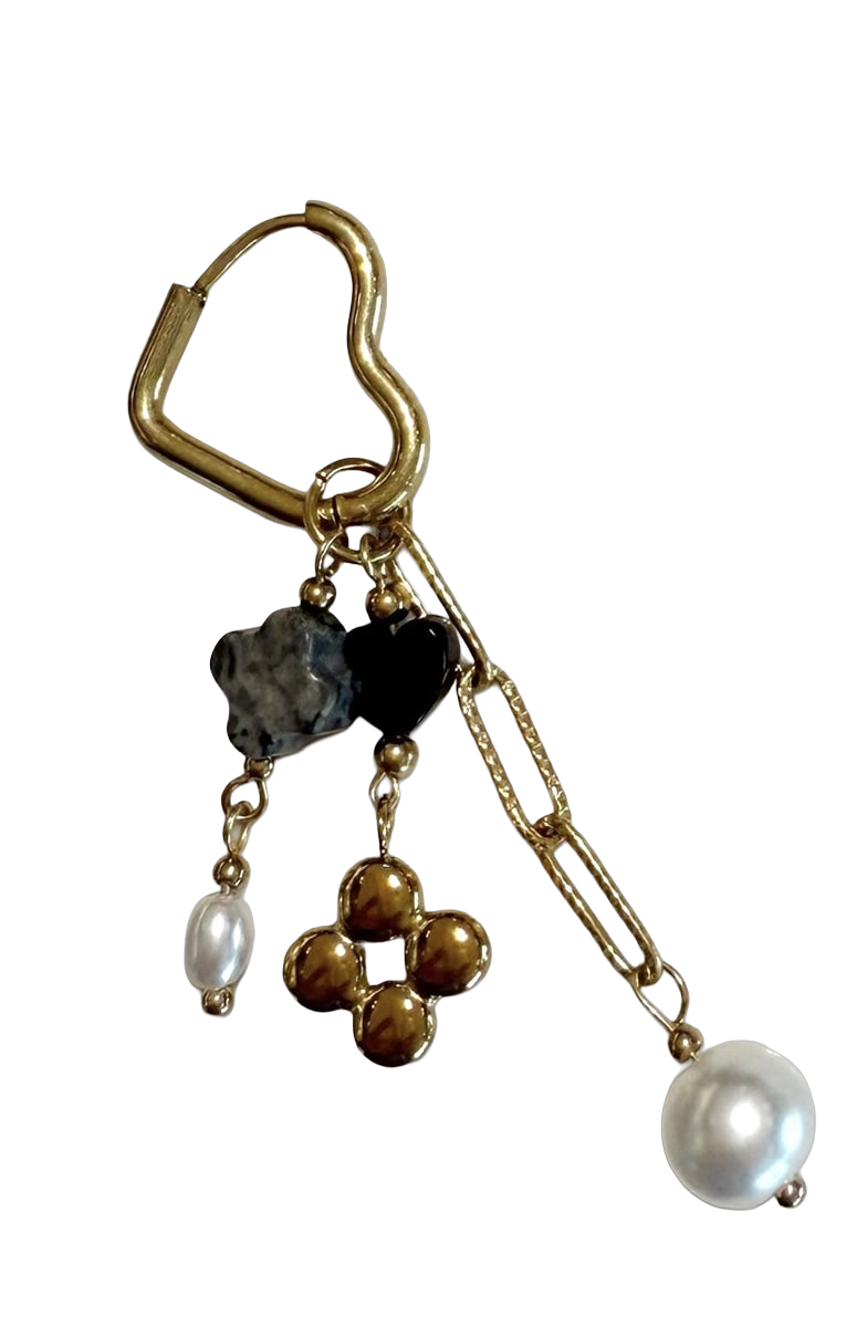 De Day & Eve Oorringen E56461-2 zijn stijlvolle creolen die elke outfit compleet maken. Deze sieraden zijn perfect voor zowel dagelijkse als speciale gelegenheden. Draag ze met elegant opgestoken haar of laat je lokken nonchalant langs je gezicht vallen om de oorringen subtiel te accentueren. Een must-have aanvulling voor je sieradencollectie!