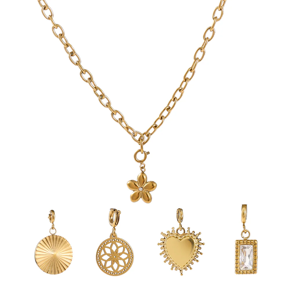 De Day & Eve Ketting + 5 Hangers NSET554-2, modelnummer NSET554-2, is een prachtige aanvulling op uw sieradencollectie. Deze stijlvolle ketting met 5 unieke hangers kan veelzijdig gedragen worden, perfect voor zowel dagelijks gebruik als speciale gelegenheden. Draag het met een elegante jurk of een casual outfit voor een verfijnde uitstraling.