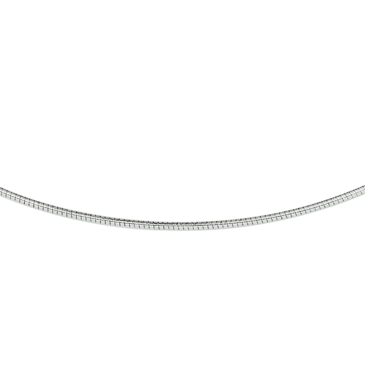 Witgouden omega collier. De schakelbreedte is 1.1mm.