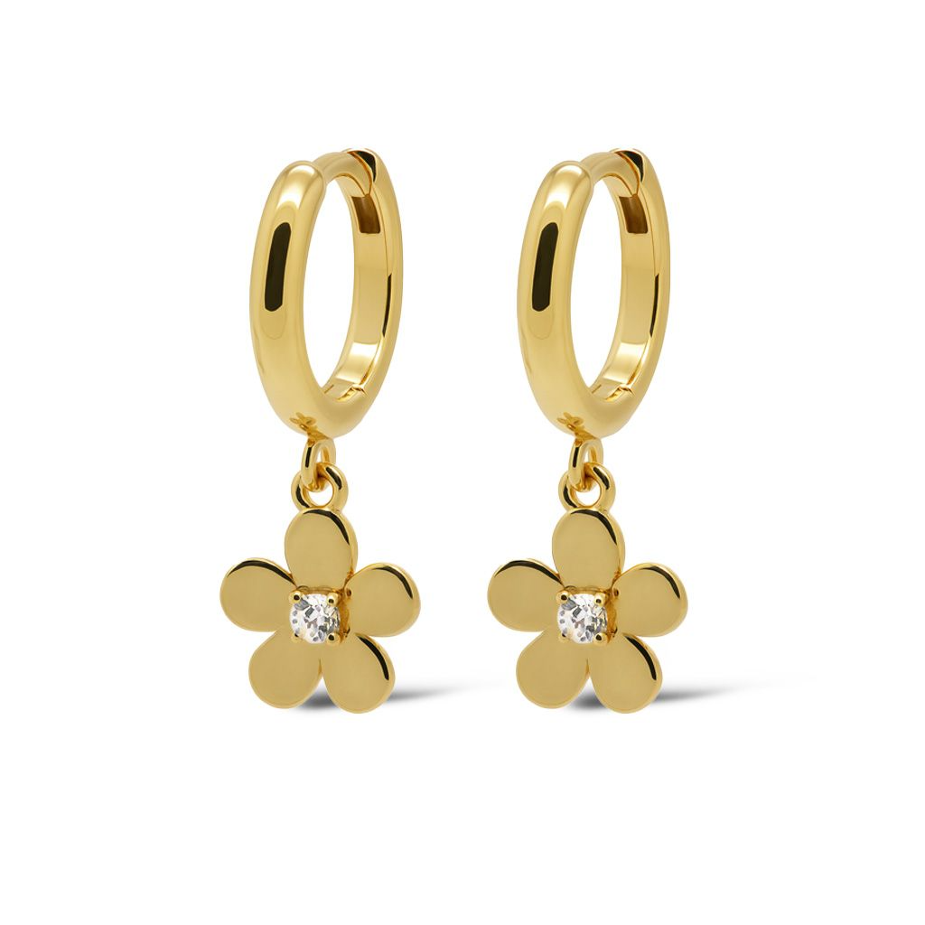 De Karma Hinged Hoops SOPHIA Flower Goldplated, modelnummer KAR-A189GP, zijn elegante creolen oorbellen die behoren tot de categorie sieraden. Deze met goud vergulde oorbellen hebben een verfijnd bloemenontwerp, wat ze ideaal maakt voor zowel dagelijkse als speciale gelegenheden. Draag ze met opgestoken haar of een stijlvolle knot om hun schoonheid maximaal te laten zien.