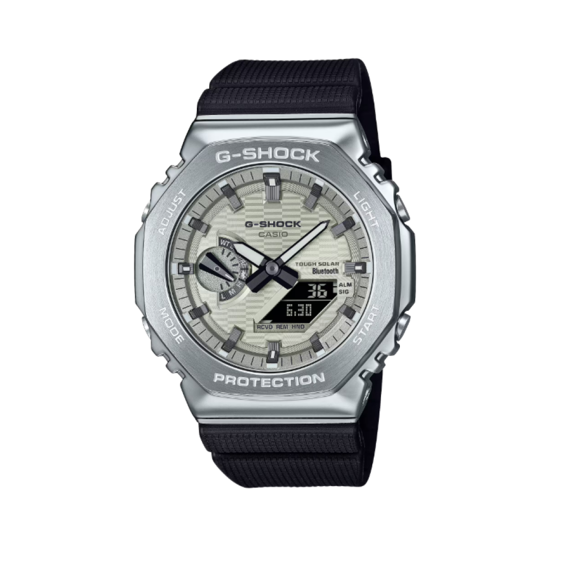 De G-Shock GBM-2100A-8BER combineert het iconische achthoekige design met moderne technologie. De grijze wijzerplaat met zilverkleurige accenten en metalen bezel geven het horloge een stoere en stijlvolle uitstraling. Dankzij Tough Solar laadt het horloge op via licht en met Bluetooth Mobile Link synchroniseert het automatisch met je smartphone voor wereldtijd en handige meldingen. De kast is robuust, waterdicht tot 200 meter en voorzien van LED-verlichting, stopwatch, timer en alarmen. Een perfect horloge voor wie kracht, stijl en slimme functies in één model zoekt.
De diameter van dit G-Shock model is 44.4mm, kastdikte 11.9mm.