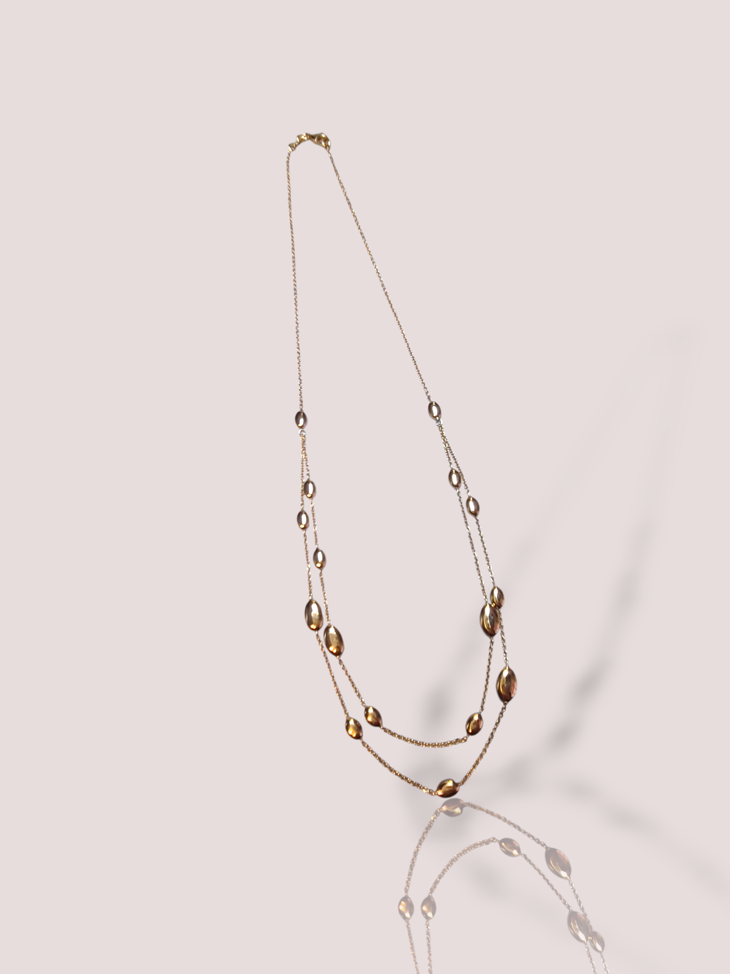 Dit 14k gouden House of Bruens fantasiecollier, is een verfijnd juweel in de categorie colliers. Perfect voor elegante gelegenheden en dagelijks gebruik. Draag het solo voor een subtiele look of combineer met bijpassende sieraden voor extra flair. Het collier voegt een vleugje luxe toe aan elke outfit. 
