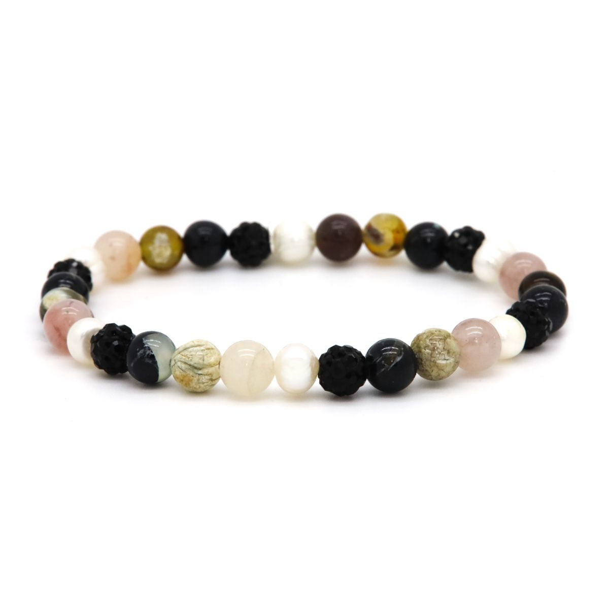 De Karma armband Spiral HANAE XS Elastic (black crystal), modelnummer KAR-80203EL, valt onder de categorie sieraden en is een elegante armband. Deze zwart kristallen armband is elastisch, waardoor hij comfortabel te dragen is. Draag hem solo voor een subtiele look of combineer met andere armbanden voor een trendy, gelaagde stijl.