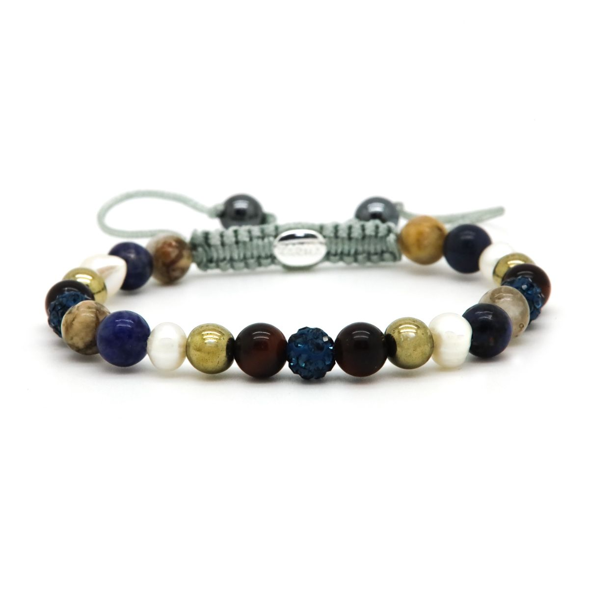 De Karma armband Spiral AMBRE XS (modelnummer KAR-80170) is een stijlvolle blauwe kristallen armband. Perfect voor elke gelegenheid, deze armband voegt een vleugje elegantie toe aan je look. Draag hem alleen voor een verfijnde uitstraling of combineer met andere armbanden voor een trendy, gelaagde stijl.