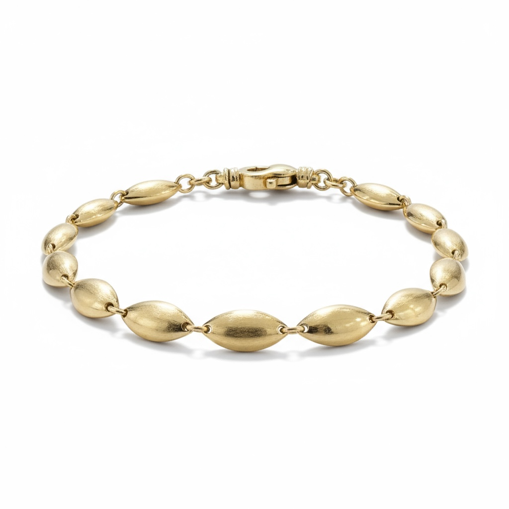 Dit product, is een prachtige armband van een niet-gespecificeerd merk, met een gewicht van 8,2 gram. Ideaal te combineren met zowel casual als formele outfits, voegt deze armband een vleugje elegantie toe aan elke look. Draag het solo of in laagjes met andere sieraden voor een trendy effect.
