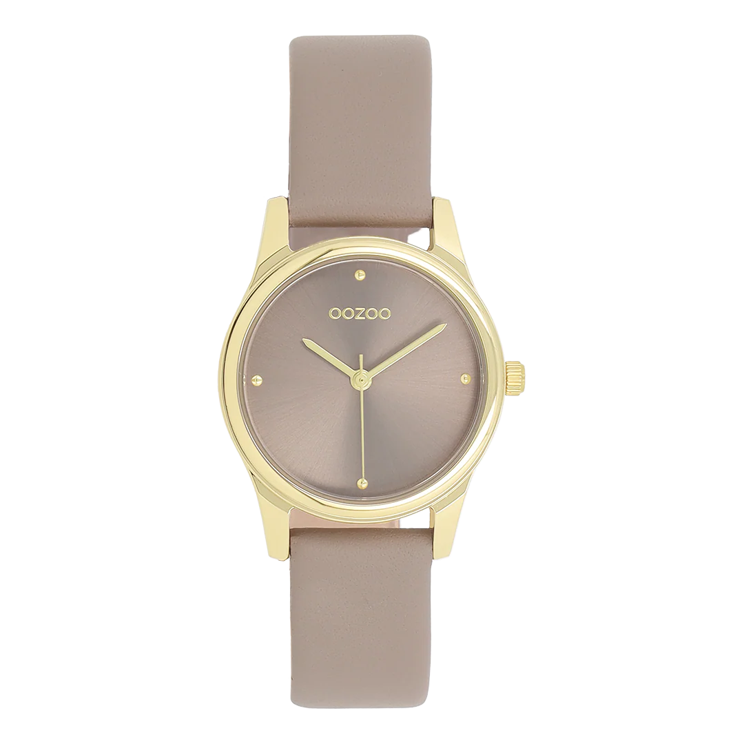 Val op met dit prachtige ronde dameshorloge uit de trendy OOZOO Timepieces-collectie. De C11625 heeft een taupe leren band en een 28 mm goudkleurige metalen horlogekast. Maak een echt fashion statement met deze taupe sunray wijzerplaat, goudkleurige stippen en bijpassende wijzers. Dit onmisbare horloge voor je garderobe heeft mineraalglas, een roestvrijstalen achterplaat en is nikkelbestendig. Dit horloge heeft een 2ATM Japans uurwerk en wordt geleverd met 2 jaar garantie