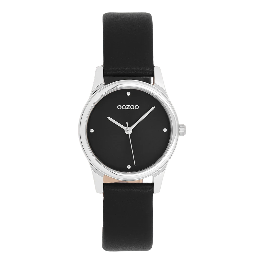 Val op met dit prachtige ronde dameshorloge uit de trendy OOZOO Timepieces-collectie. De C11628 heeft een zwarte leren band en een 28 mm zilverkleurige metalen horlogekast. Maak een echt fashion statement met deze zwarte wijzerplaat, zilverkleurige stippen en bijpassende wijzers. Dit onmisbare horloge voor je garderobe heeft mineraalglas, een roestvrijstalen achterplaat en is nikkelbestendig. Dit horloge heeft een 2ATM Japans uurwerk en wordt geleverd met 2 jaar garantie