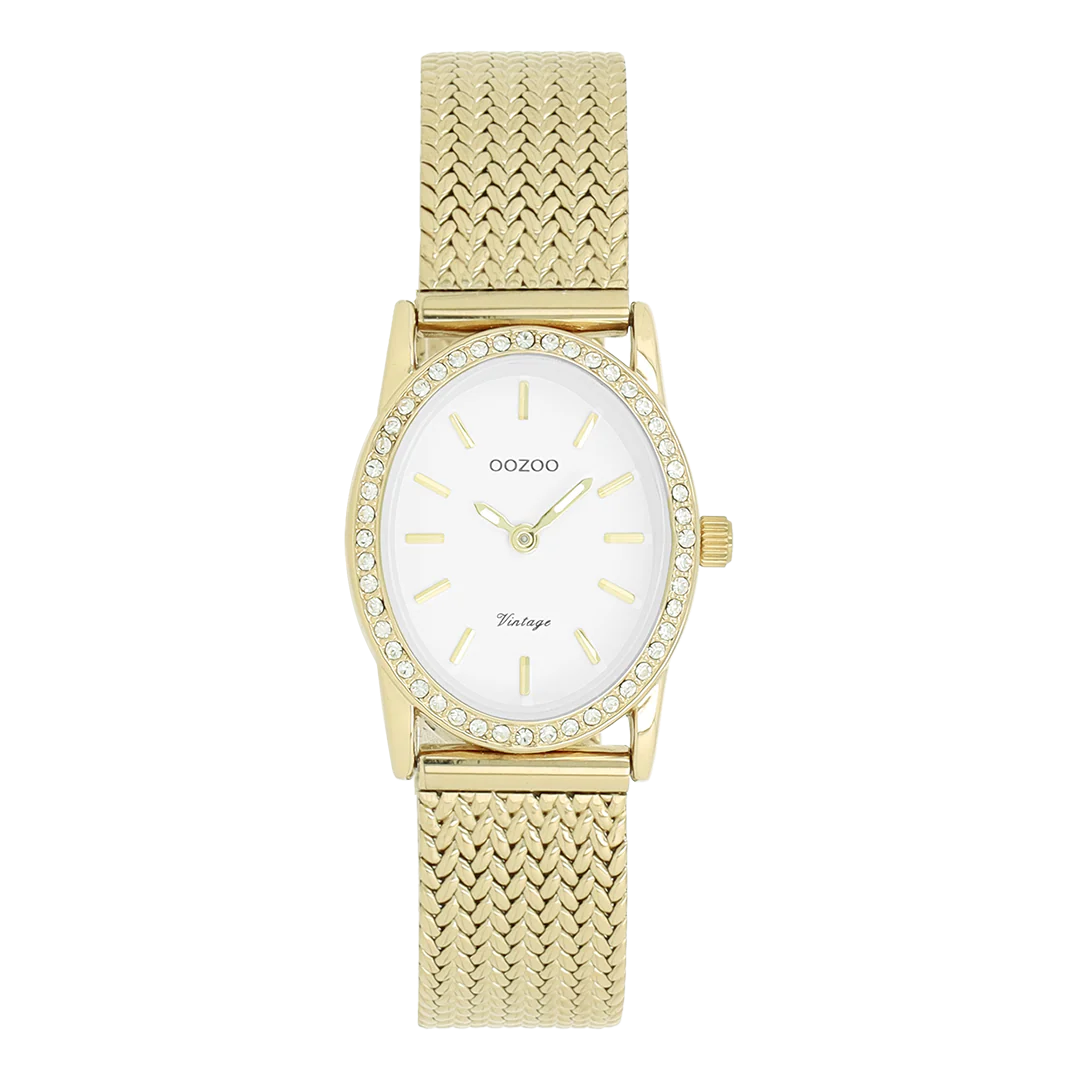 is dit ovale OOZOO vintage design met een speelse knipoog dé must-have van het seizoen! Dit dameshorloge combineert mode en comfort met een 28x23 mm goudkleurige metalen kast met kristallen en een witte wijzerplaat. De goudkleurige metalen V-mesh band maakt dit horloge tot een trendy accessoire dat je elke dag kunt dragen. De wijzerplaat heeft goudkleurige streepjescijfers en bijpassende wijzers. Het C20432-horloge geeft je outfit een sprankeling. Het mineraalglas ligt in een mm dunne metalen kast met IP-coating. Dit design heeft een roestvrijstalen achterplaat en is nikkelvrij. Dit horloge heeft een 2ATM Japans uurwerk en wordt geleverd met 2 jaar garantie