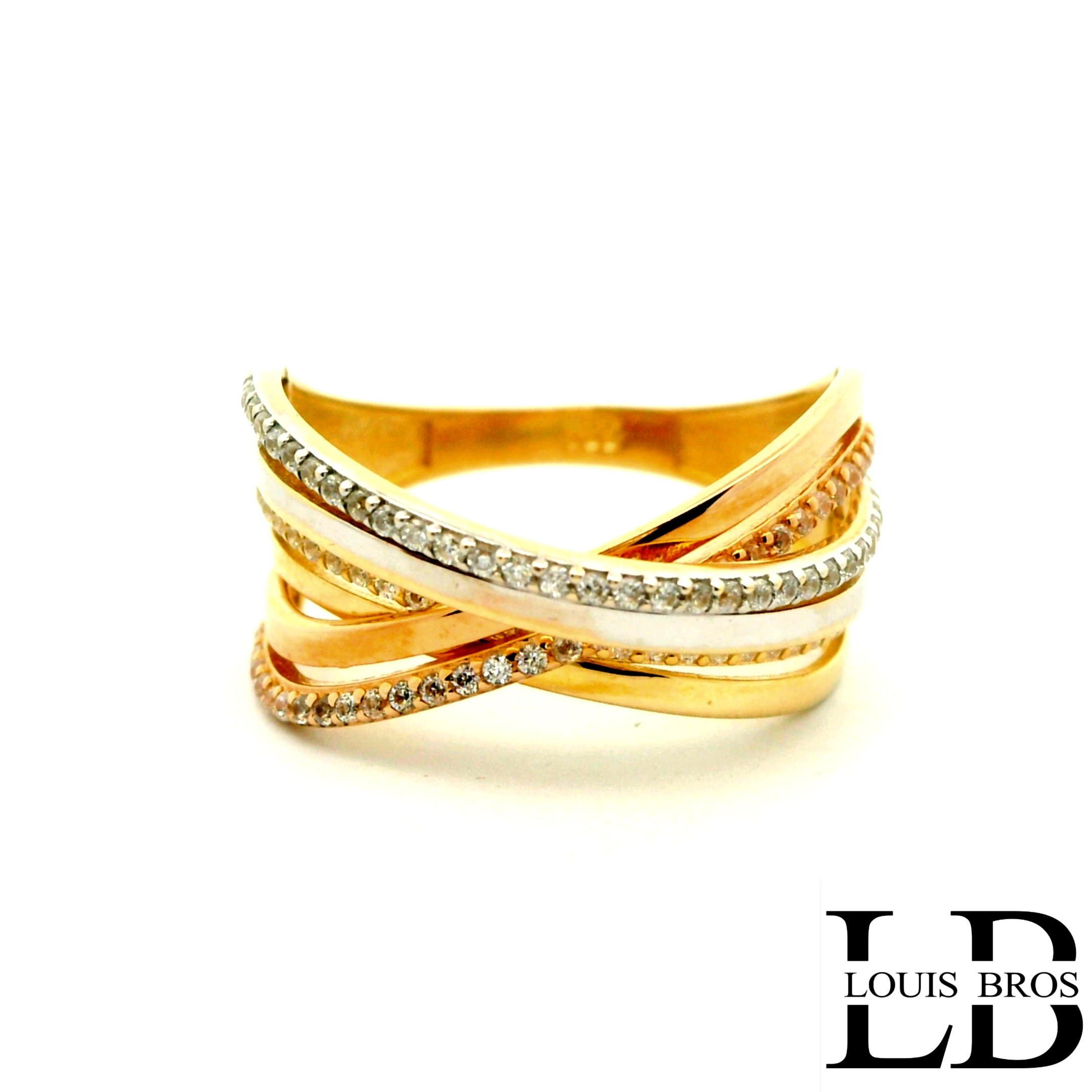 Deze schitterende ring is vervaardigd uit 14 karaat tricolor goud (3.92 gr), waarbij geel-, wit- en rosegoud op elegante wijze samenkomen. Het speelse kleurenspel geeft de ring een unieke en luxe uitstraling. De ring is verder verrijkt met fonkelende zirkonia’s, die zorgen voor een sprankelende schittering bij iedere beweging.

Een tijdloos en stijlvol sieraad dat perfect is voor dagelijks gebruik, maar ook bijzonder mooi bij feestelijke gelegenheden. Dankzij de combinatie van drie goudkleuren laat de ring zich makkelijk combineren met andere sieraden.

 Materiaal: 14 karaat goud (tricolor: geel, wit & rosé)
 Steen: Zirkonia
 Stijl: Elegant, luxe en veelzijdig.
De ring is verkrijgbaar in meerdere afmetingen.