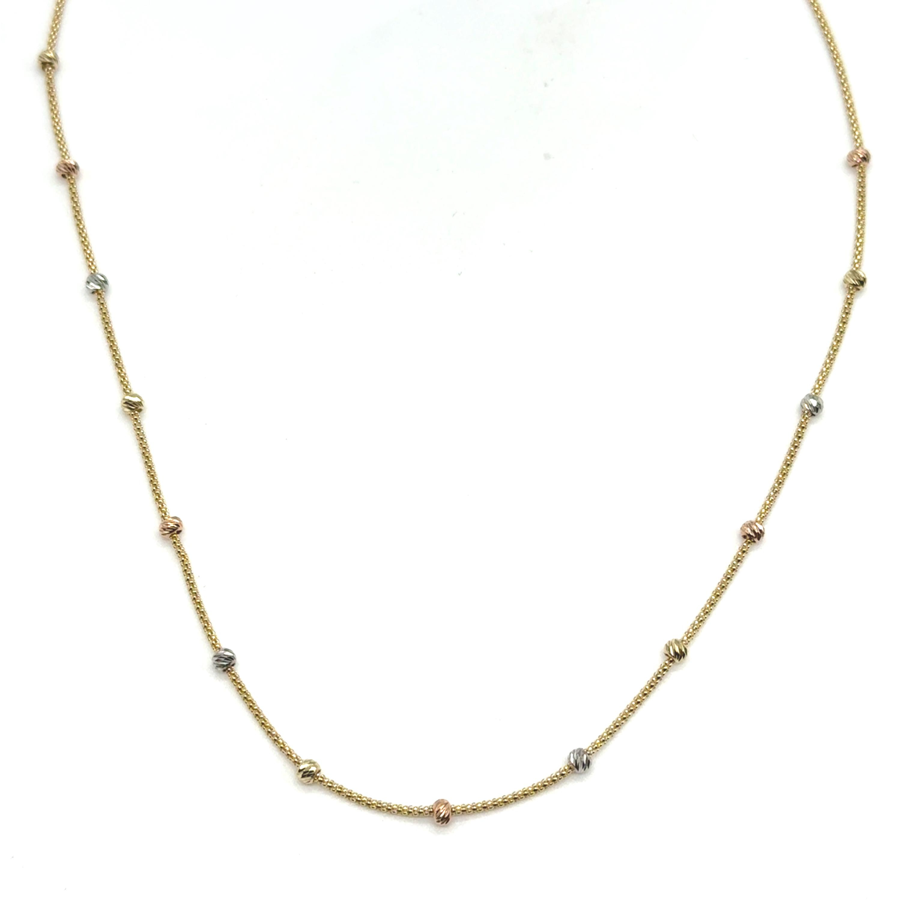 De 14k gouden tri color ketting, modelnummer JRS11, is een prachtige juweel met een gewicht van 3,7 gram en een glanzende afwerking. Gemaakt van 14-karaats goud, combineert deze ketting drie kleuren goud voor een unieke uitstraling. Perfect voor speciale gelegenheden of dagelijks gebruik. Draag het als een stijlvolle eyecatcher bij elk outfit!