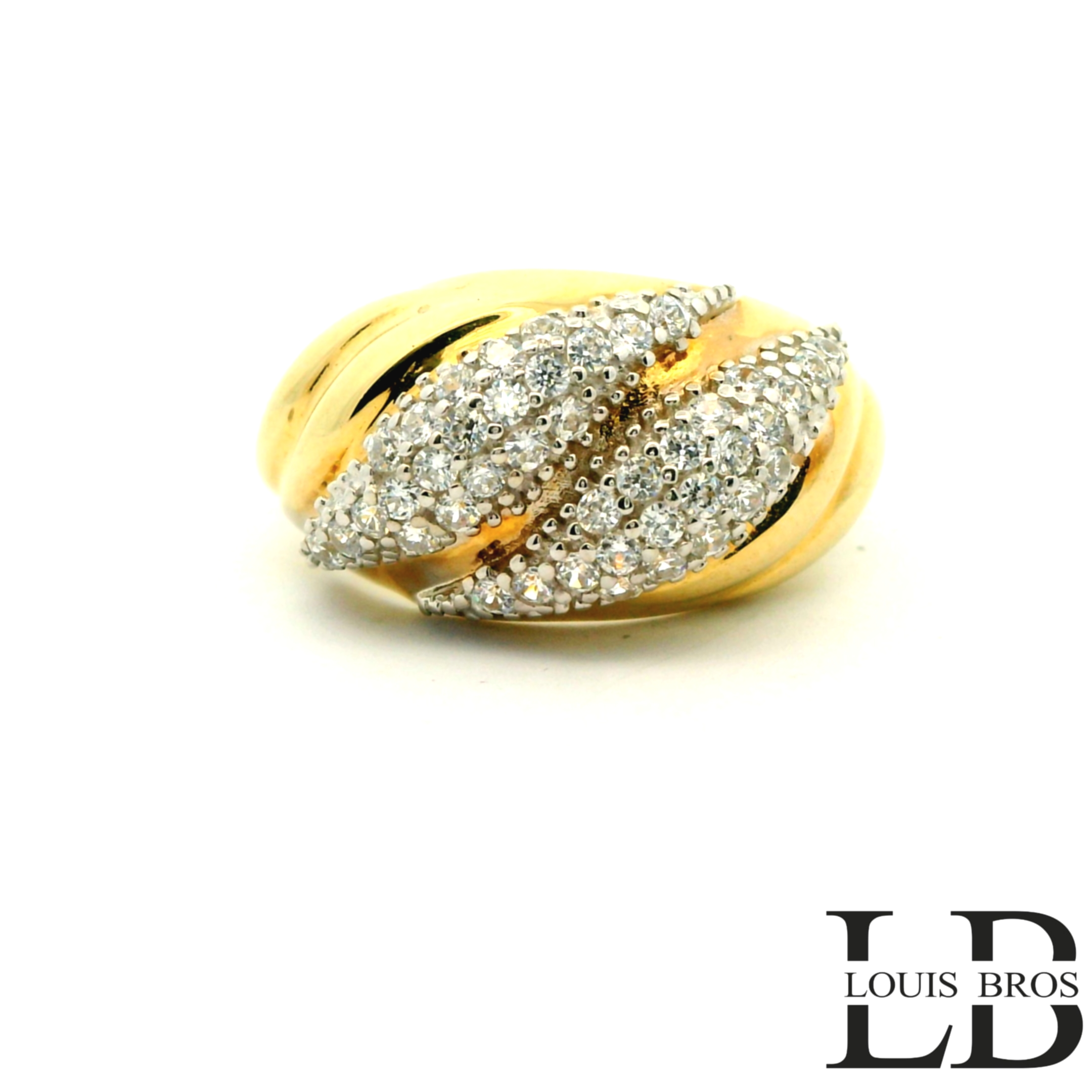 Deze elegante ring is vervaardigd uit 14 karaat bicolor goud (6.5 gr), een stijlvolle combinatie van wit- en geelgoud. Het tijdloze ontwerp wordt verfraaid met sprankelende zirkonia’s, die de ring een luxe en verfijnde uitstraling geven. Dankzij de subtiele glans en het contrasterende kleurenspel van het goud is dit sieraad zowel modern als klassiek, en geschikt voor iedere gelegenheid.

De ring is perfect als cadeau voor een bijzonder moment, maar ook als stijlvolle aanvulling op je dagelijkse look.

Materiaal: 14 karaat goud (bicolor)
Steen: Zirkonia
Stijl: Elegant, tijdloos en veelzijdig.
De ring is verkrijgbaar in meerdere afmetingen.
