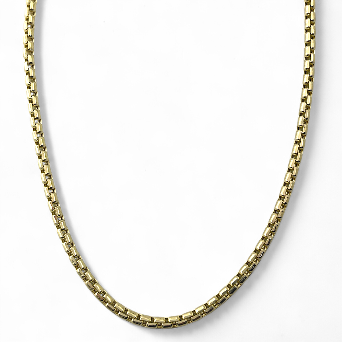 Het collier Venetiaans 14k goud 3,4mm is een prachtige halsketting van geelgoud. Het behoort tot de categorie juwelen en is specifiek een halsketting. Dit collier is perfect voor dagelijks gebruik of speciale gelegenheden. Draag het solo voor een elegante uitstraling of combineer het met andere kettingen voor een trendy laagjeseffect.