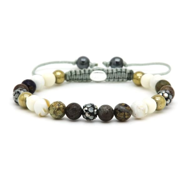De Karma armband Spiral ALEZIA XS, modelnummer KAR-80173, is een stijlvolle armband met hematietkristallen. Deze armband voegt een vleugje elegantie toe aan elke outfit. Het beste te dragen als een solo statement stuk of gestapeld met andere armbanden voor een trendy look. Perfect voor elke gelegenheid.