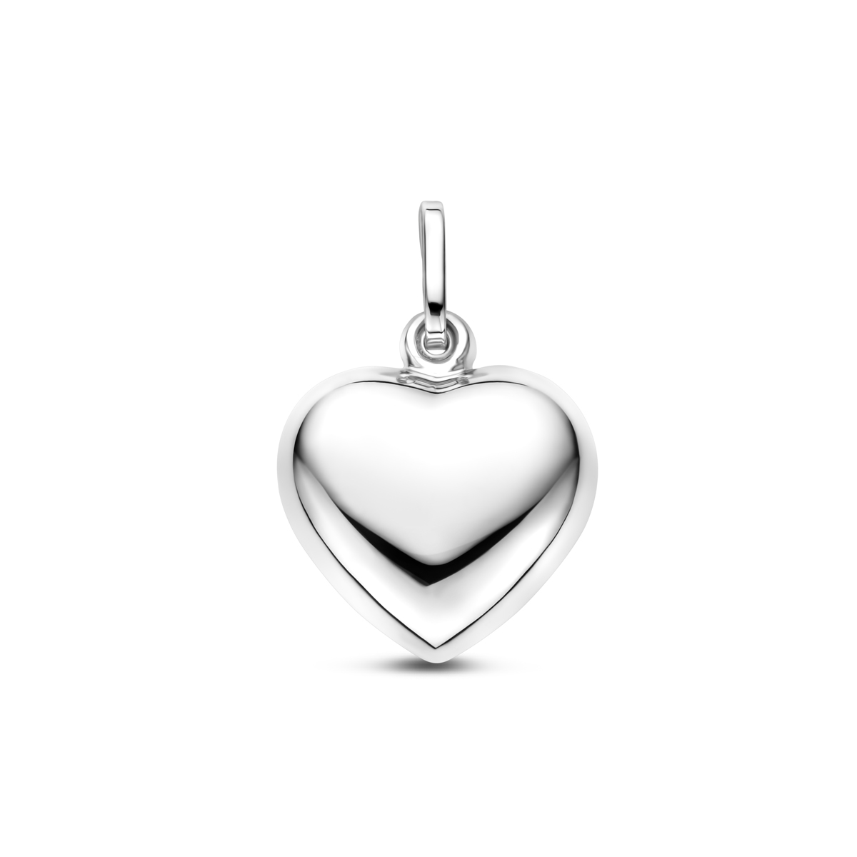 Zilveren hanger in de vorm van een hart uitgevoerd met een stevig hangoog. Combineer deze hanger met een bijpassend collier uit onze collectie en de hanger kan direct om!. Tip: Leuk om kado te geven aan dierbare of geliefde!.
