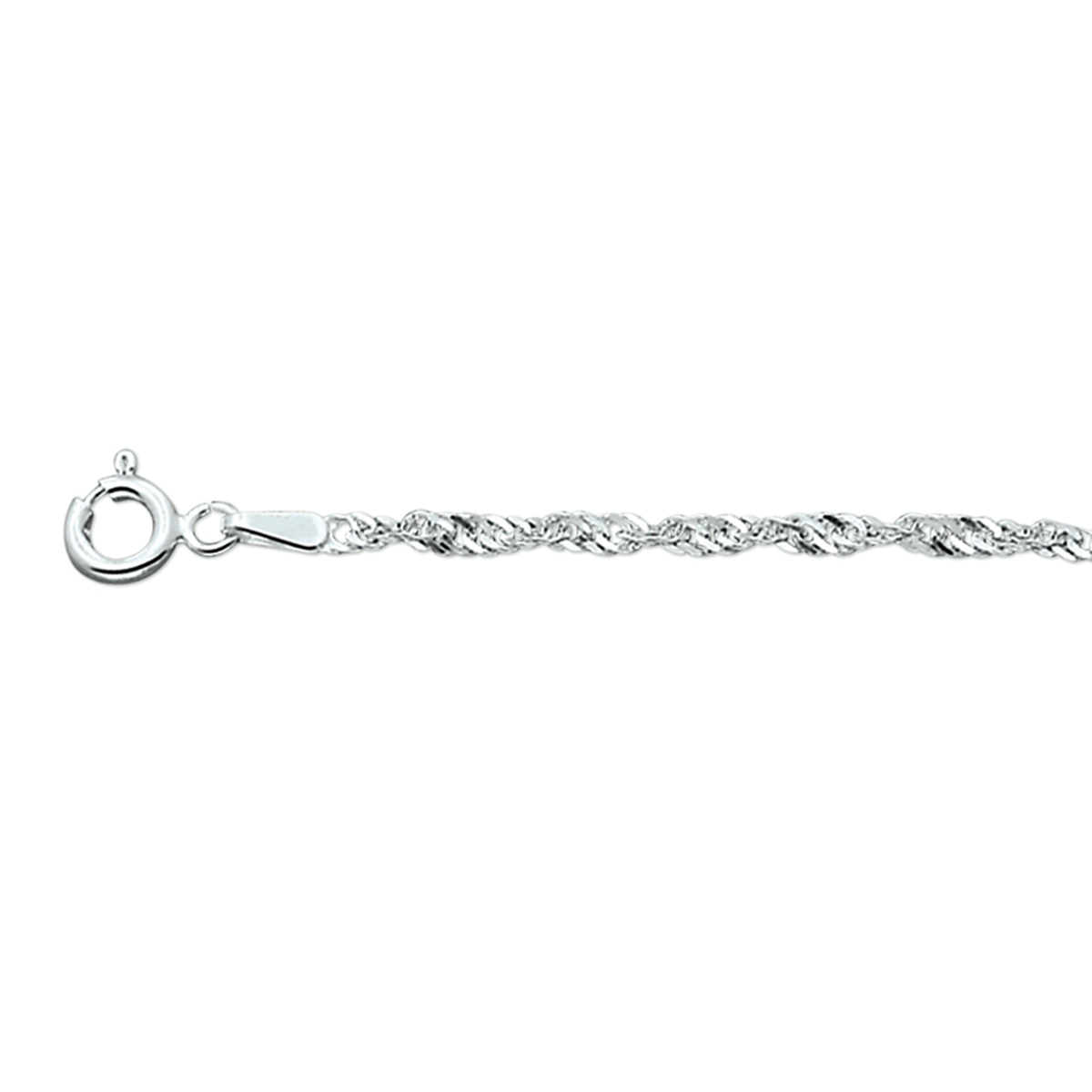 Het Huismerk zilveren collier, model 1321806, is vervaardigd uit 925 sterling zilver met een rhodiumlaag voor extra glans. De Singapore-ketting is zilverkleurig, heeft een lengte van 450 mm en een breedte van 2,75 mm. Dit elegante collier van 5,4 gram kan prachtig solo worden gedragen of gecombineerd met andere sieraden voor een verfijnde look.