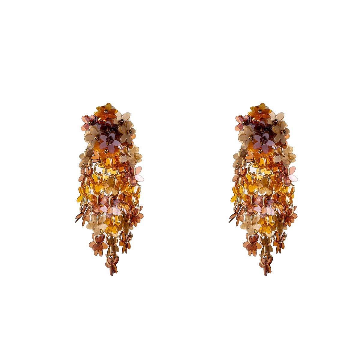 De Day & Eve oorhanger Flowery Flow - Brown, modelnummer E55180-2, is een stijlvolle accessoire met een bloemenontwerp. Deze oorhangers voegen een elegante touch toe aan elke outfit. Draag ze met een opgestoken kapsel of kort haar om hun verfijnde details optimaal te laten zien. Perfect voor zowel dagelijks als feestelijk gebruik.